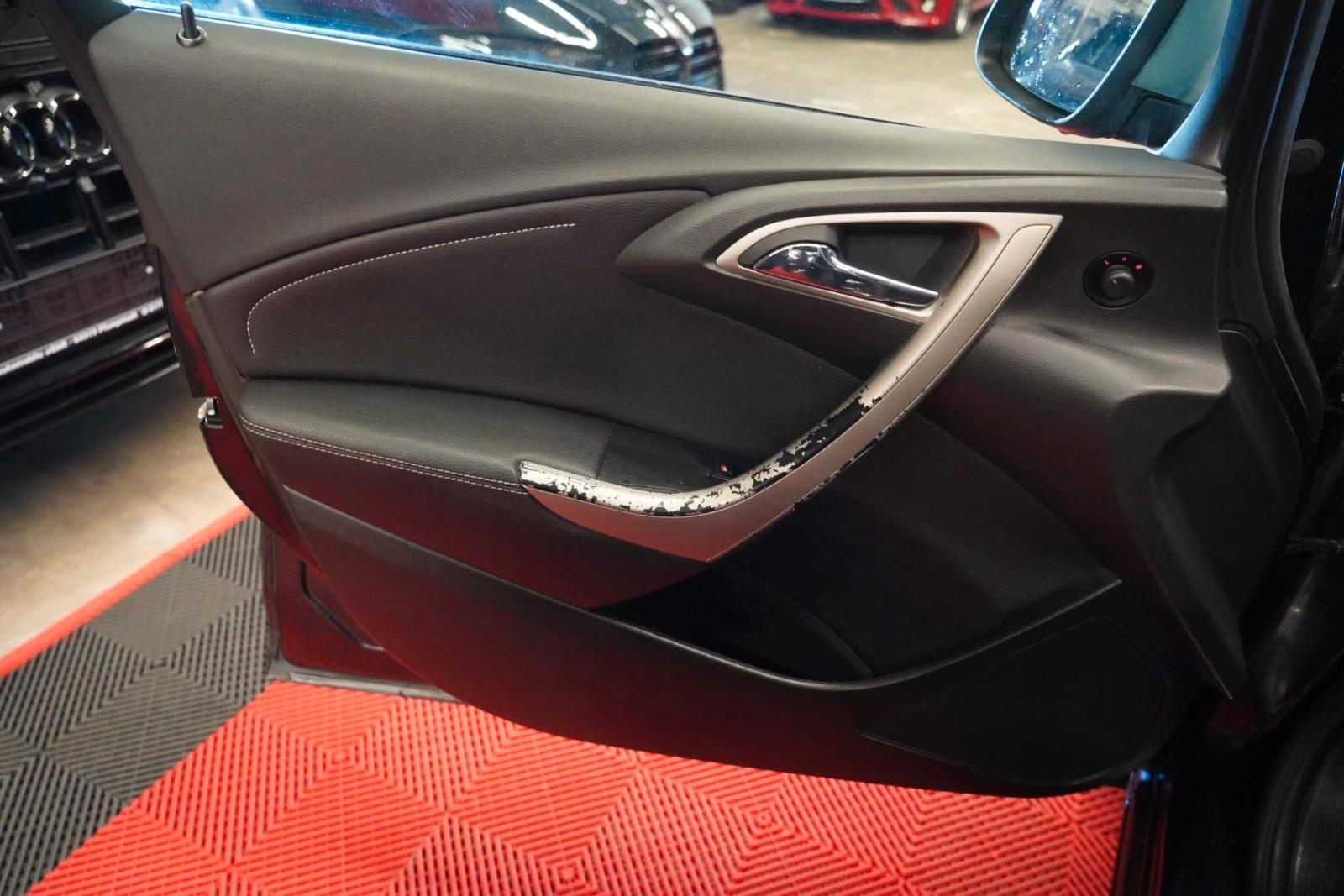 Opel Astra 2012 — photo 13