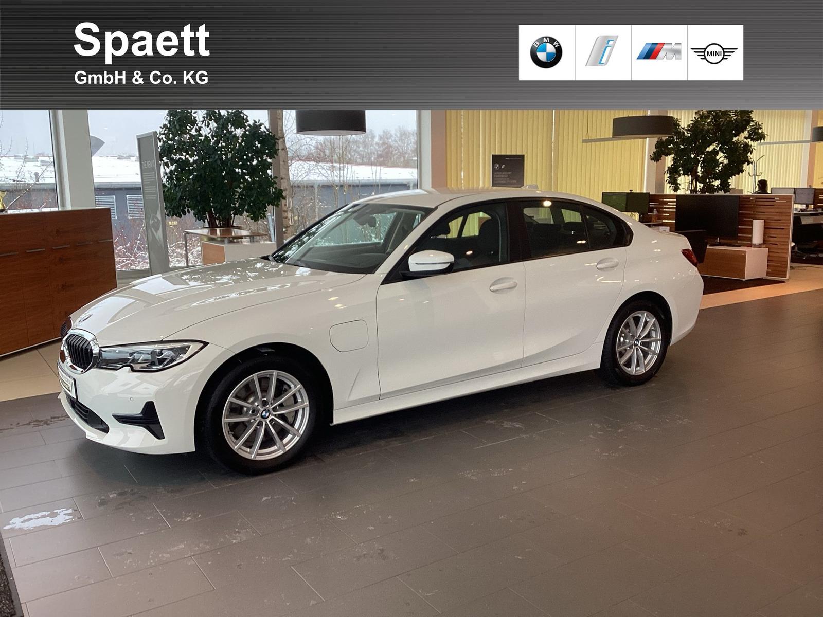 BMW 330e Limousine Advantage Head-Up DAB Komfortzg.