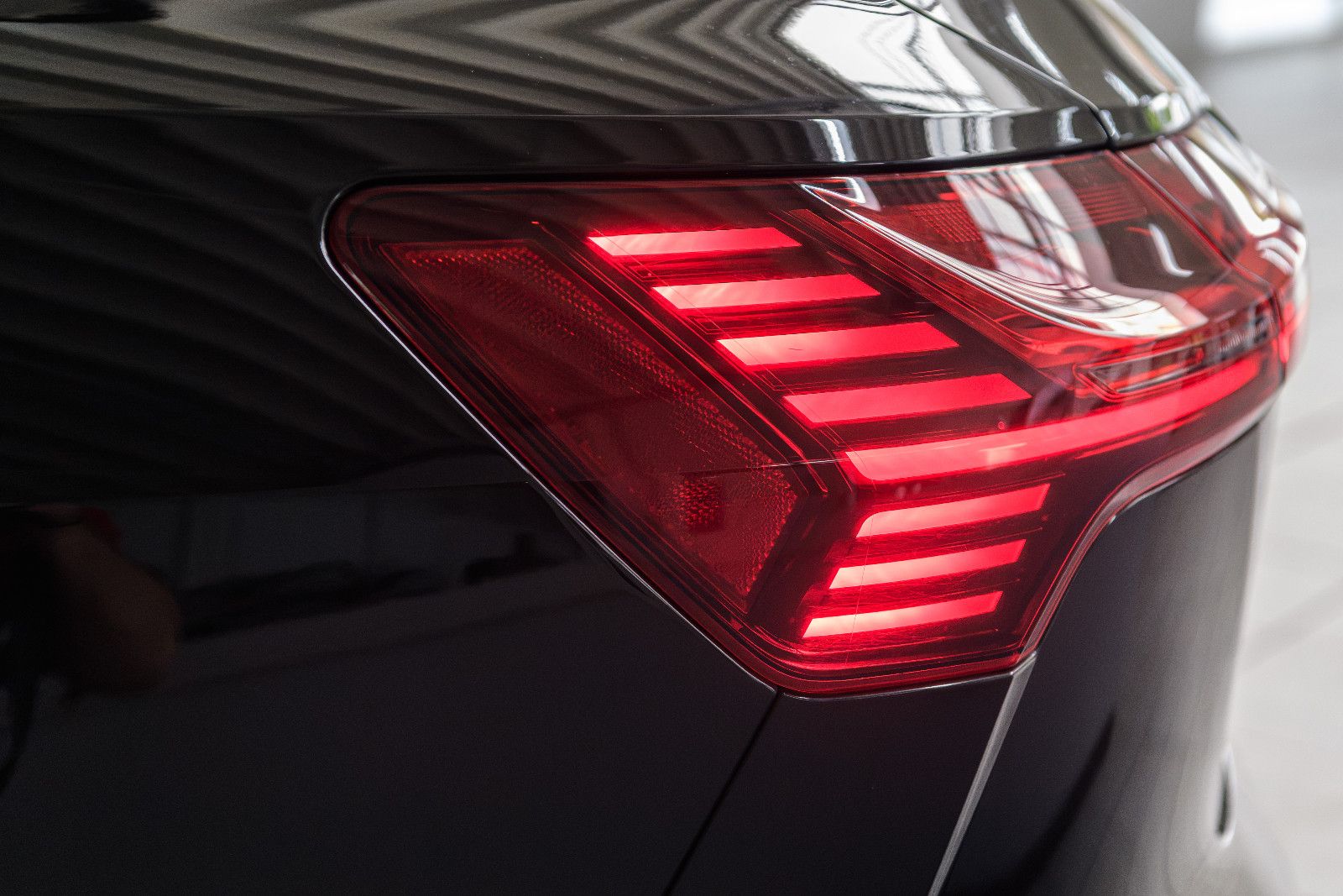 Fahrzeugabbildung Audi e-tron 55 quattro S line NAVI+LED+SZH