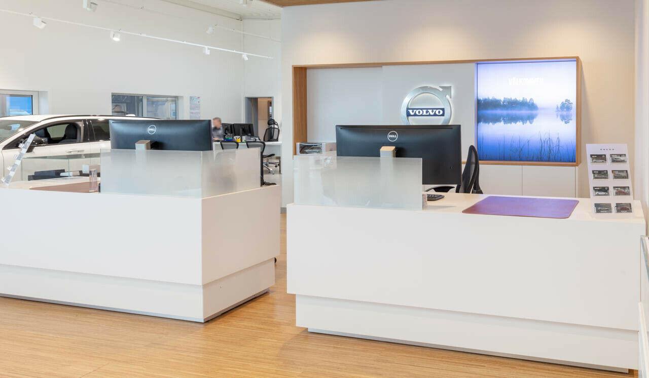 showroom-image-top
