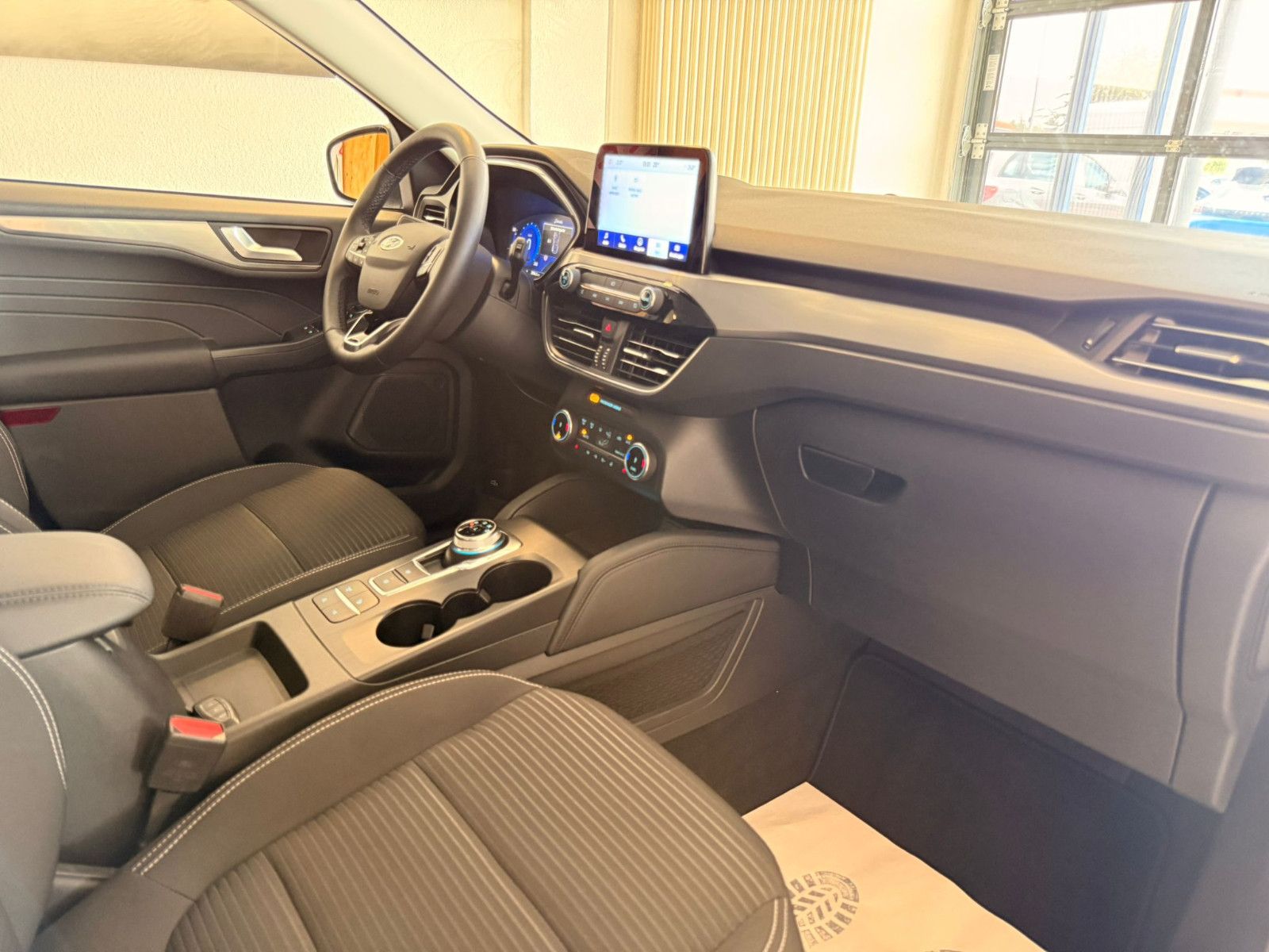 Fahrzeugabbildung Ford Kuga Titanium / NAVI / KAMERA / GEPFLEGT