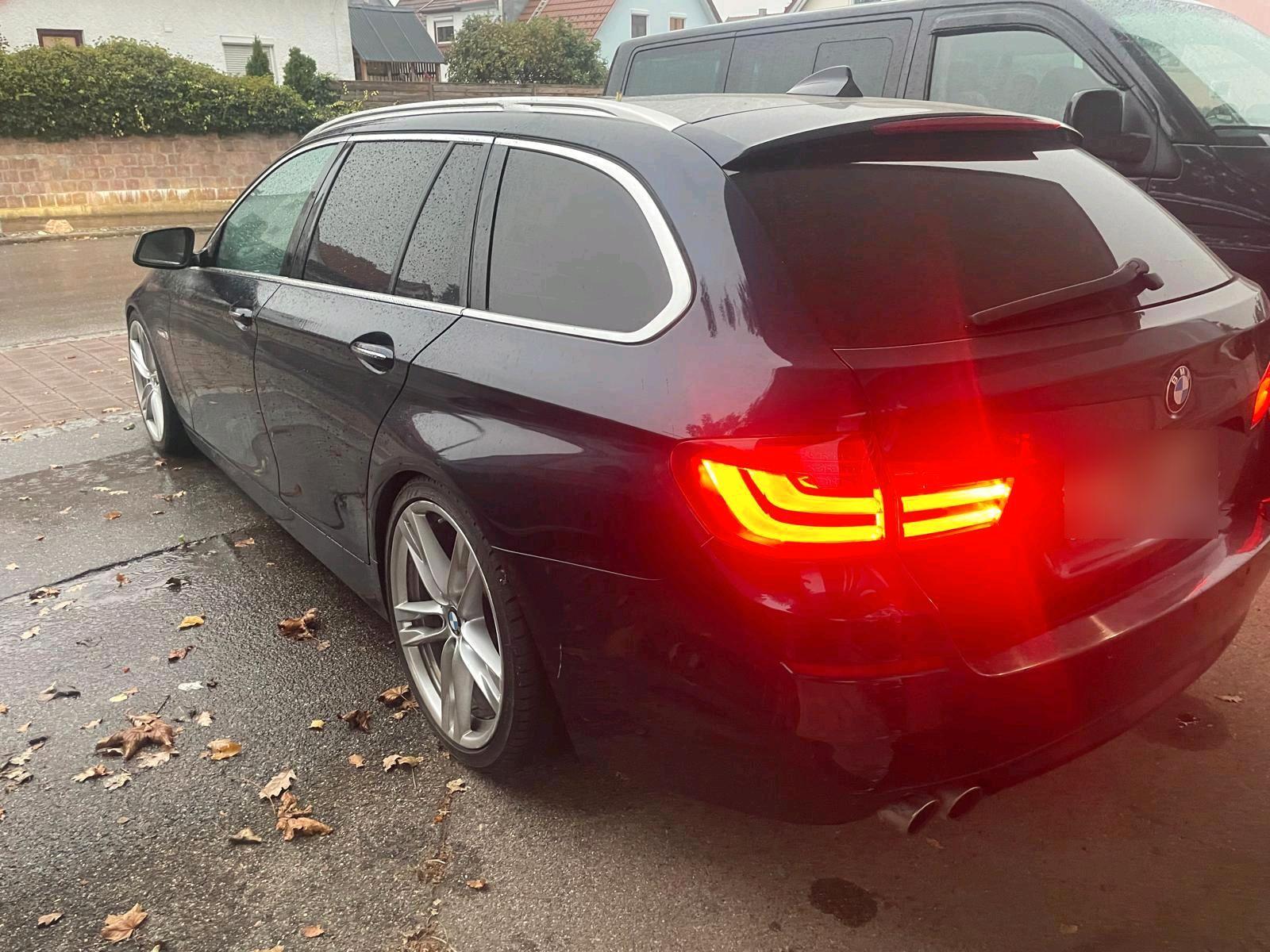 BMW 530 2011 — салон