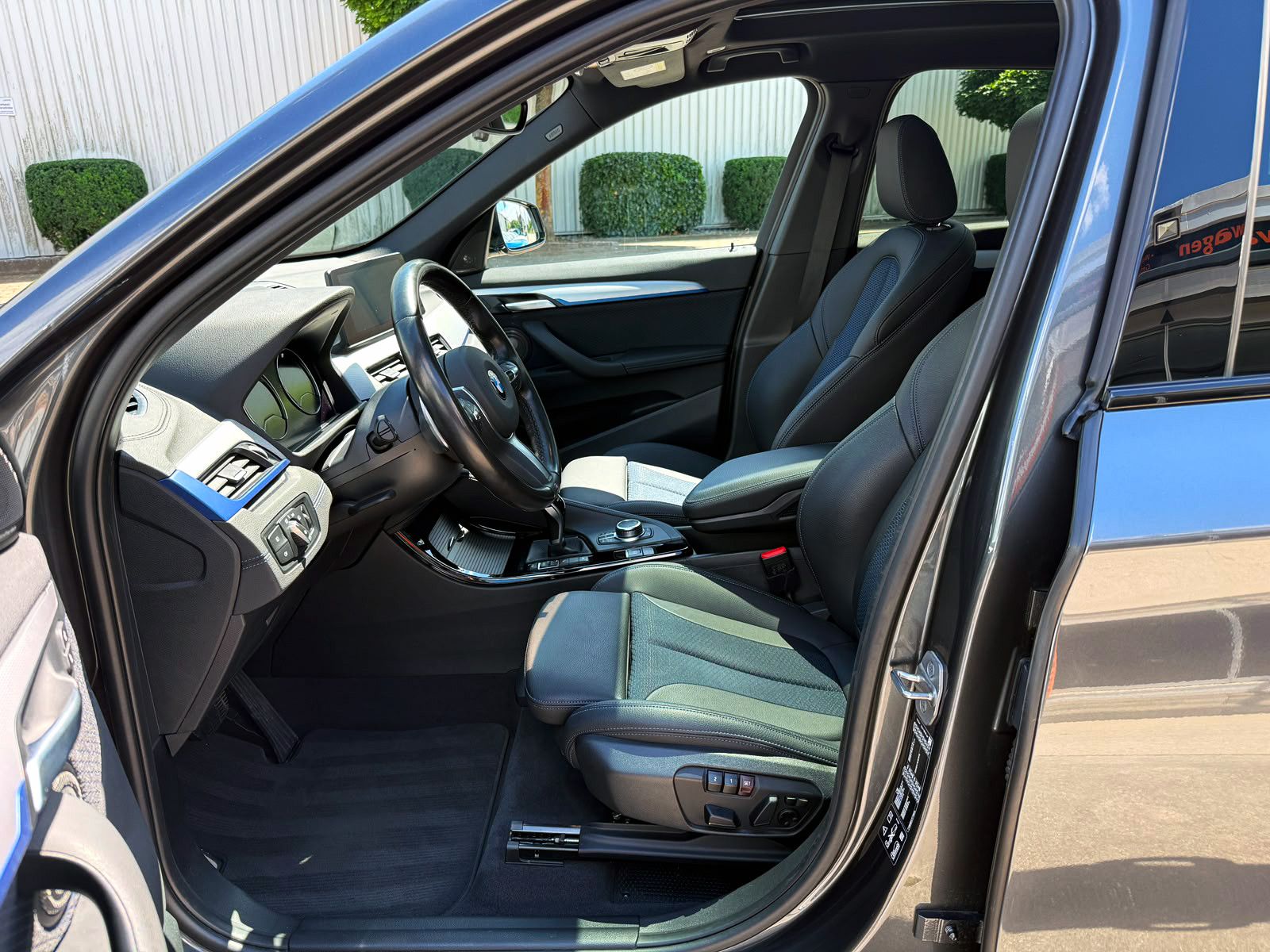 Fahrzeugabbildung BMW X1 xDrive 25d MSport Steptr. ACC KAM AHK HUD H&K
