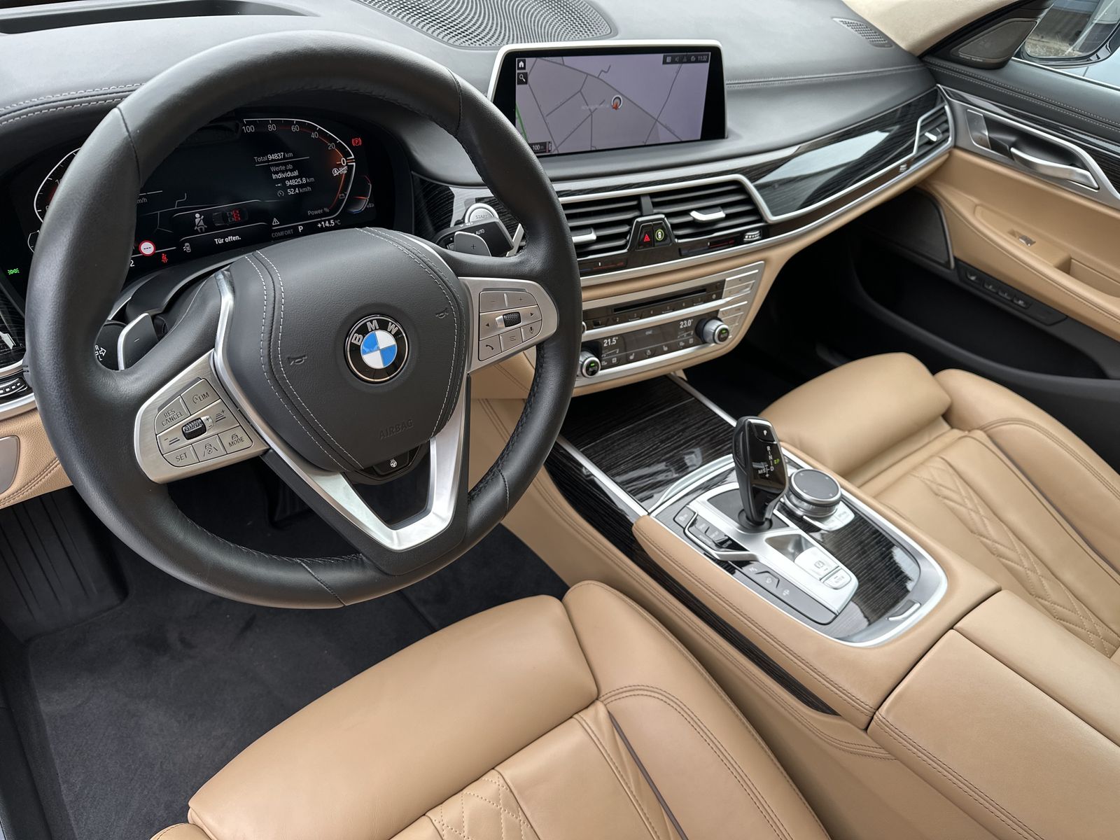 Fahrzeugabbildung BMW 750i xDrive Pure Excellence NAV+LASER+360°+HEAD-