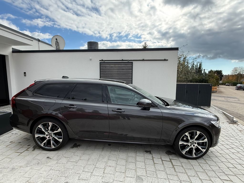 Image of Volvo V90 Cross Country