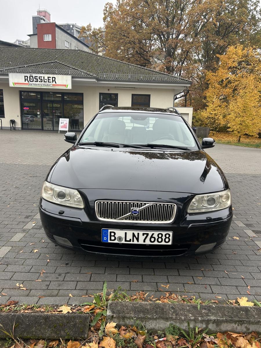 Volvo V70 2006 — вигляд ззаду