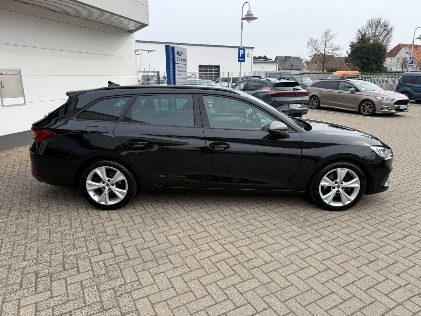Fahrzeugabbildung SEAT Leon Sportstourer FR Navi Digitales Cockpit LED