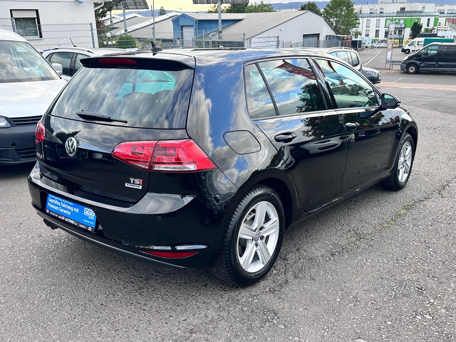 Volkswagen Golf VII Lim. Highline DSG SitzHeiz. LED Alcanta