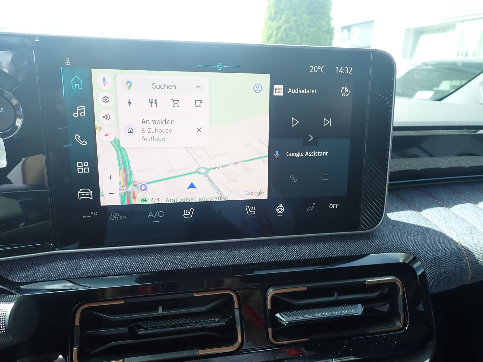 Fahrzeugabbildung Renault R 4 E-Tech elektrisch Techno "plein sud" 150 Com
