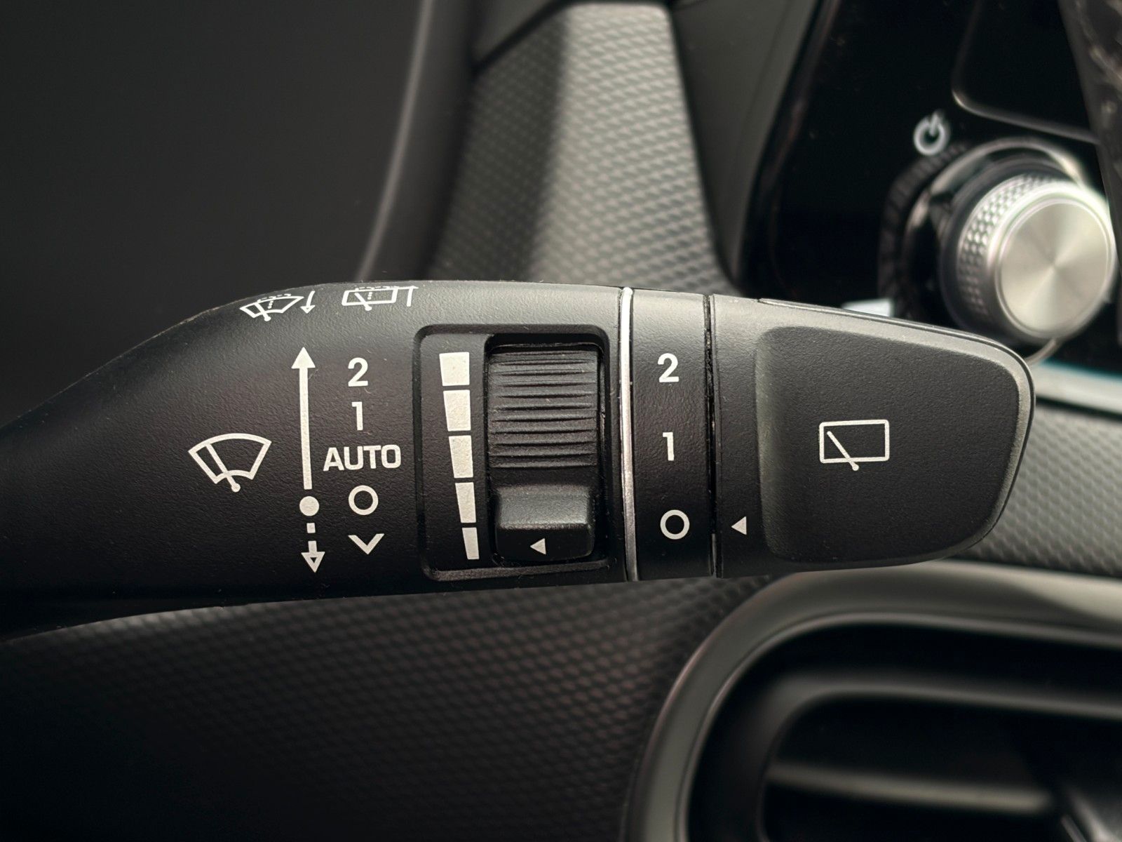 Fahrzeugabbildung Hyundai KONA E Advantage 11kw OBC LED ACC CAM SHZ NAVI