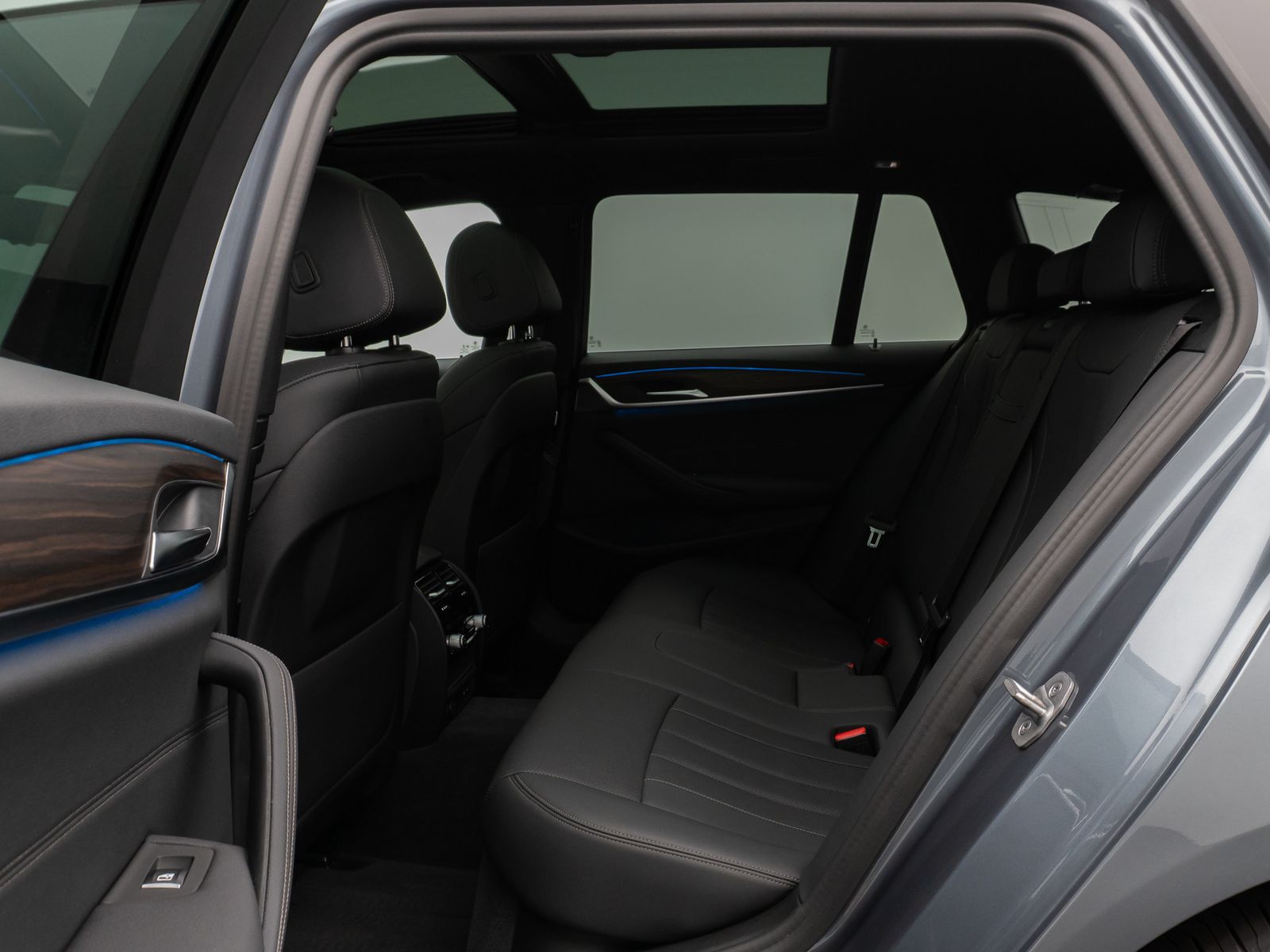 Fahrzeugabbildung BMW 530e xD M Sport Panorama 360°DAB HiFi AHK Alarm