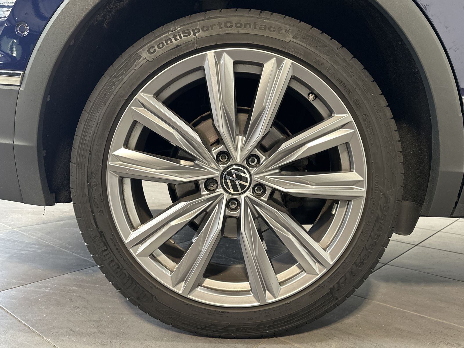 Fahrzeugabbildung Volkswagen Tiguan Allspace Life NAV+IQ-LIGHT+PANO+20ZO+AHK