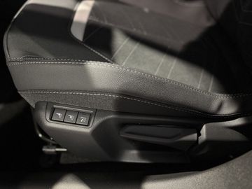 Fotografie 16 des Opel Corsa 1.2 Direct Injection Turbo GS ReNewKnit