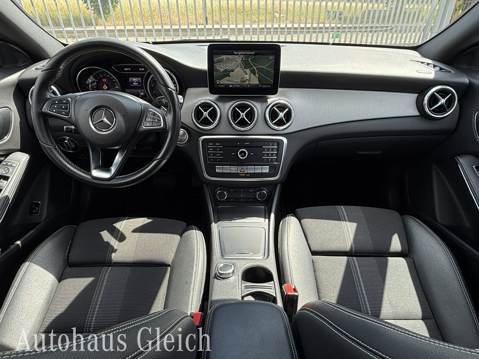 Fahrzeugabbildung Mercedes-Benz CLA 200 Urban Navi/Keyless Go Startanlage/Autom.