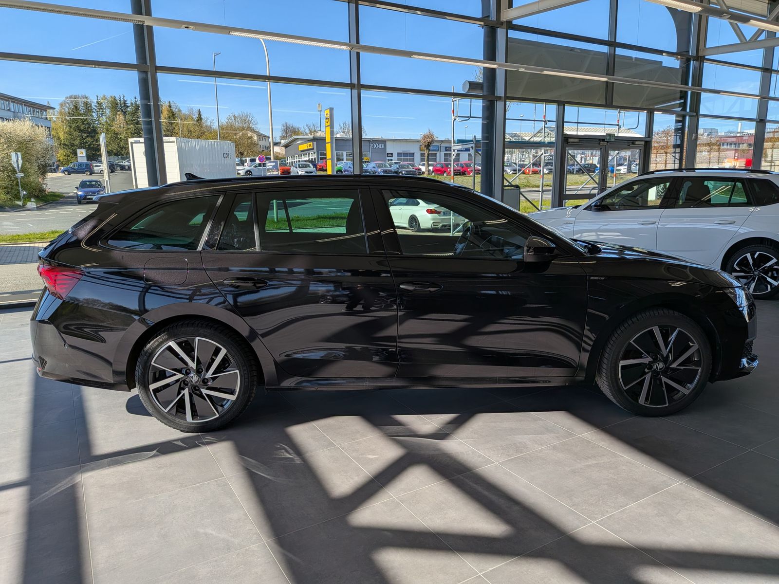 Fahrzeugabbildung SKODA Octavia 1.5 TSI Sportline Pano Matrix AHK 5J-Gar