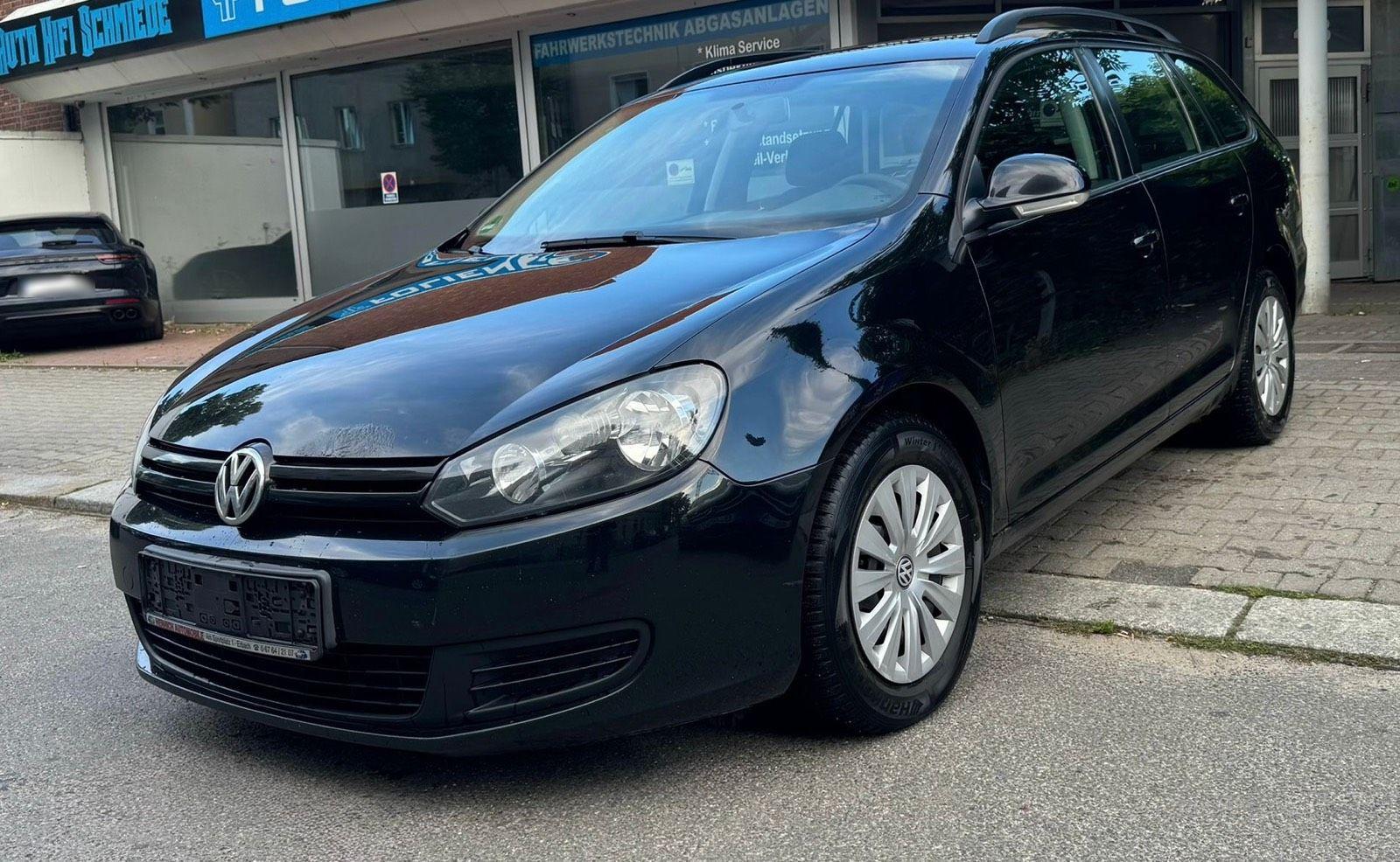 Volkswagen Golf 2010 — interior