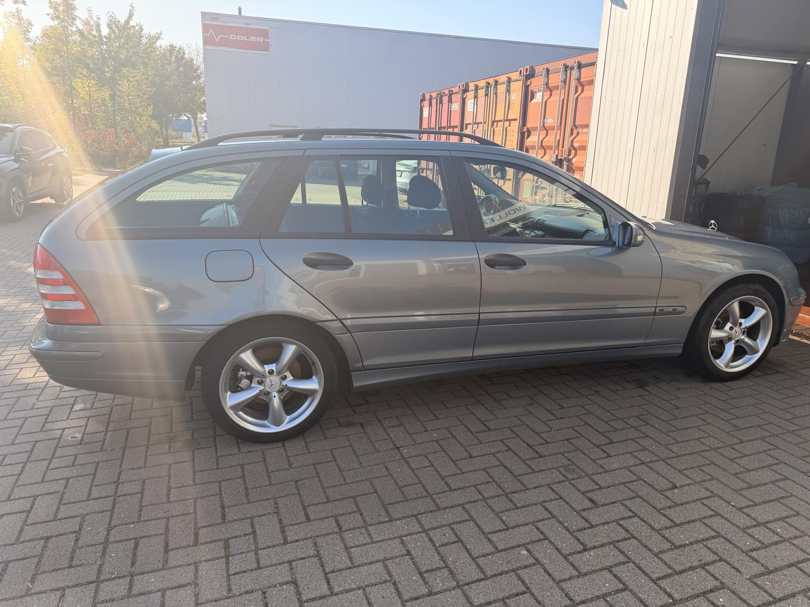 Mercedes-Benz C200 2005 — photo 7