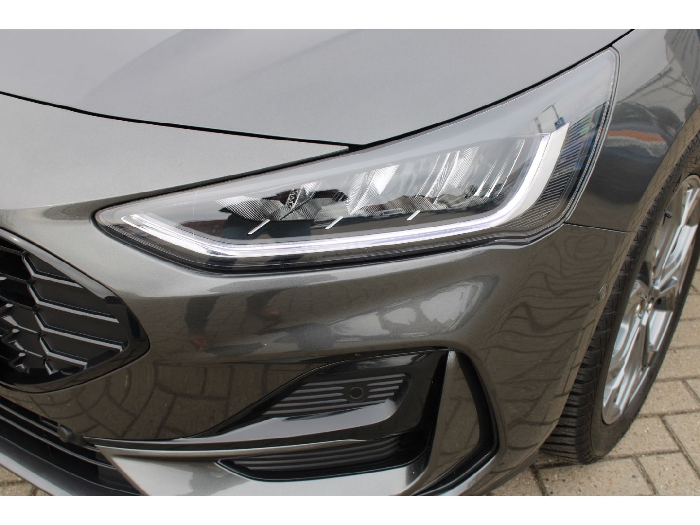 Fahrzeugabbildung Ford Focus Turnier ST-Line X 1.0 EcoBoost ACC LED B&O