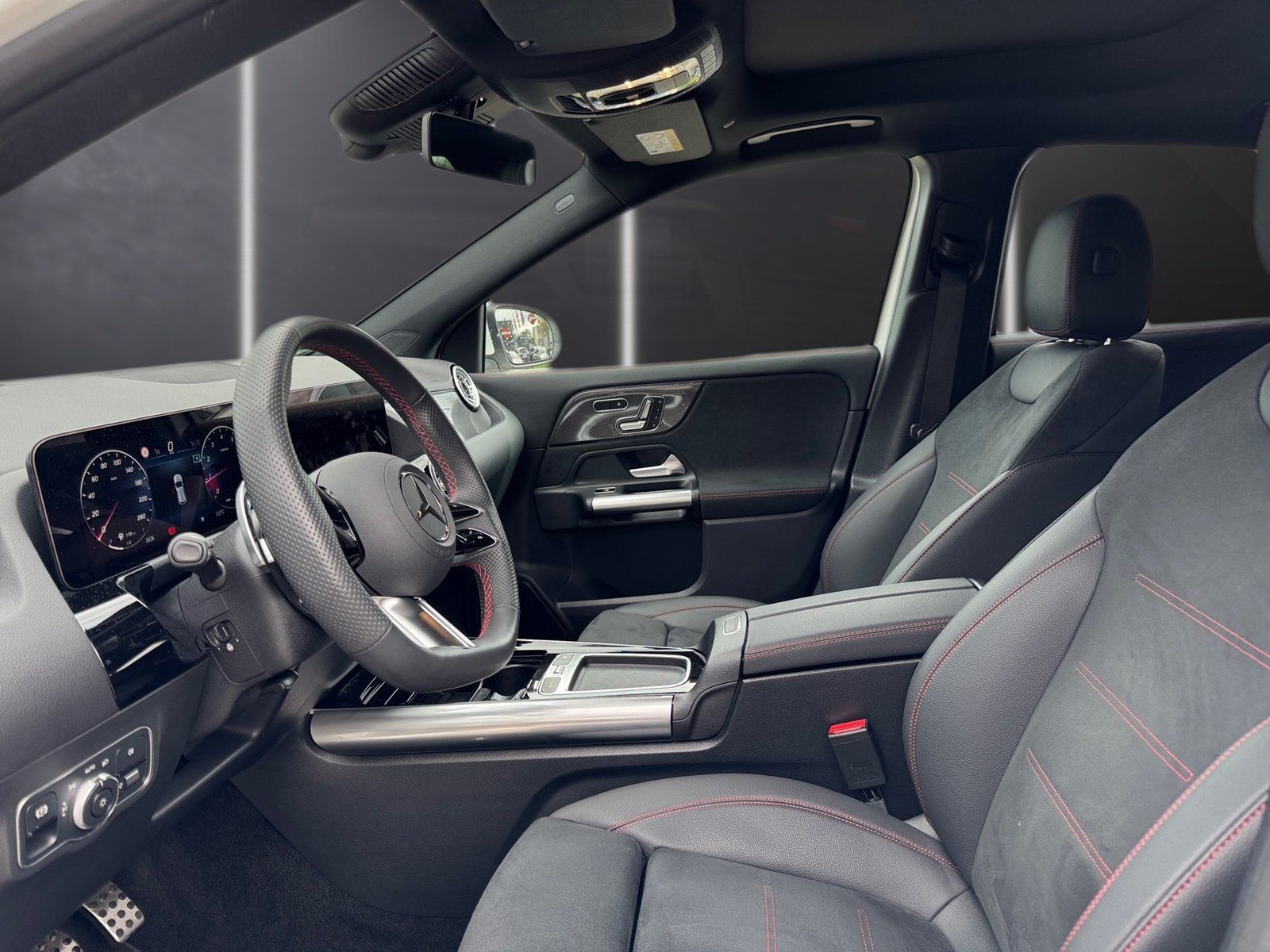 Fahrzeugabbildung Mercedes-Benz GLA 200 AMG Prem Plus*Pano*HUD*Multibeam*Totwink