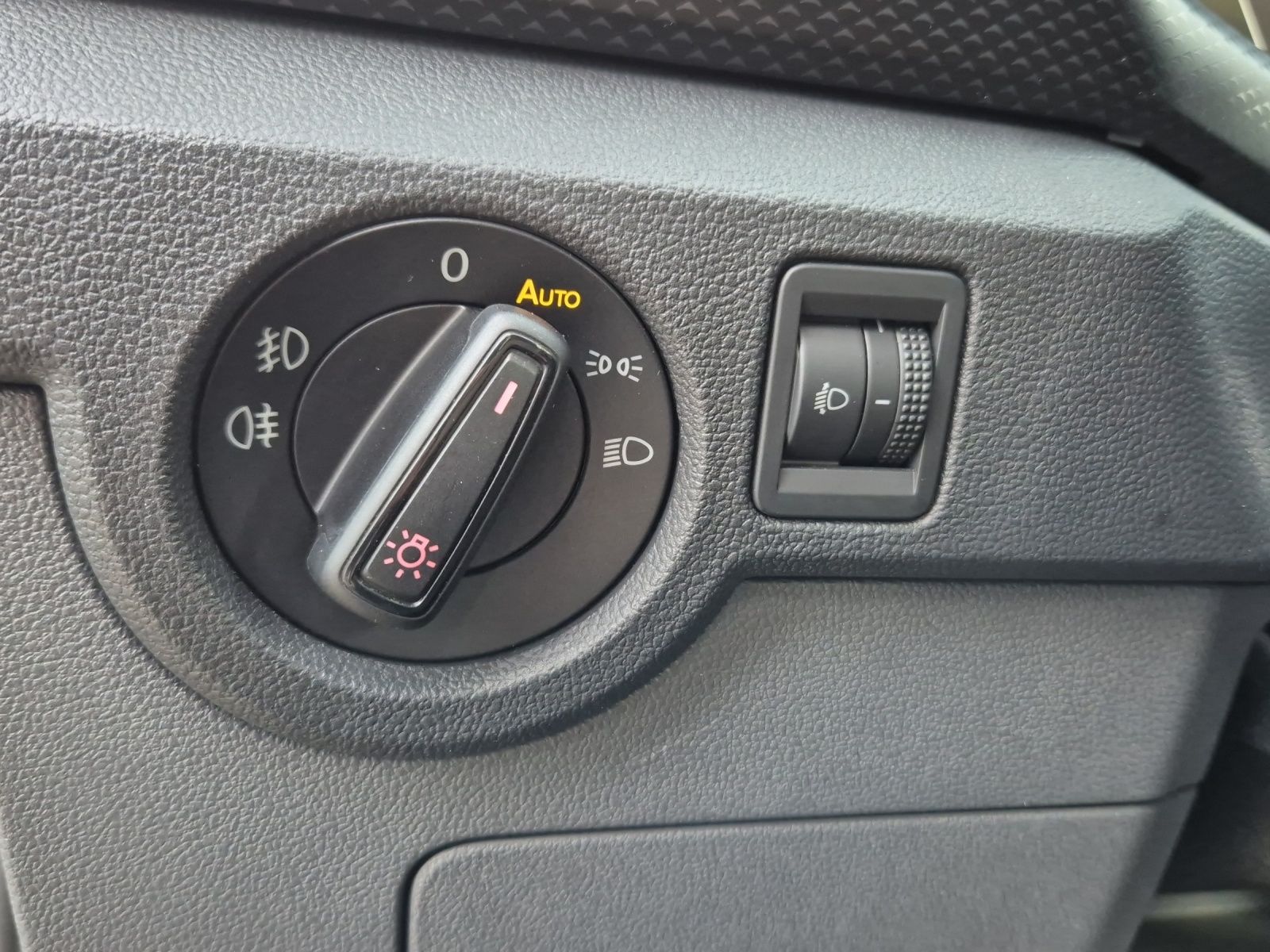 Fahrzeugabbildung Volkswagen T-Cross TSI Life DSG NSW SHZ