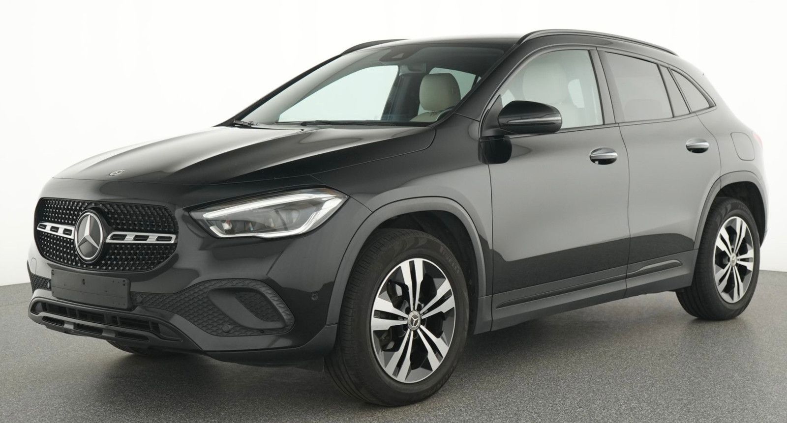 MERCEDES-BENZ GLA 200 d LEDER AMBI NIGHT NAVI KAM MBUX CARPLAY