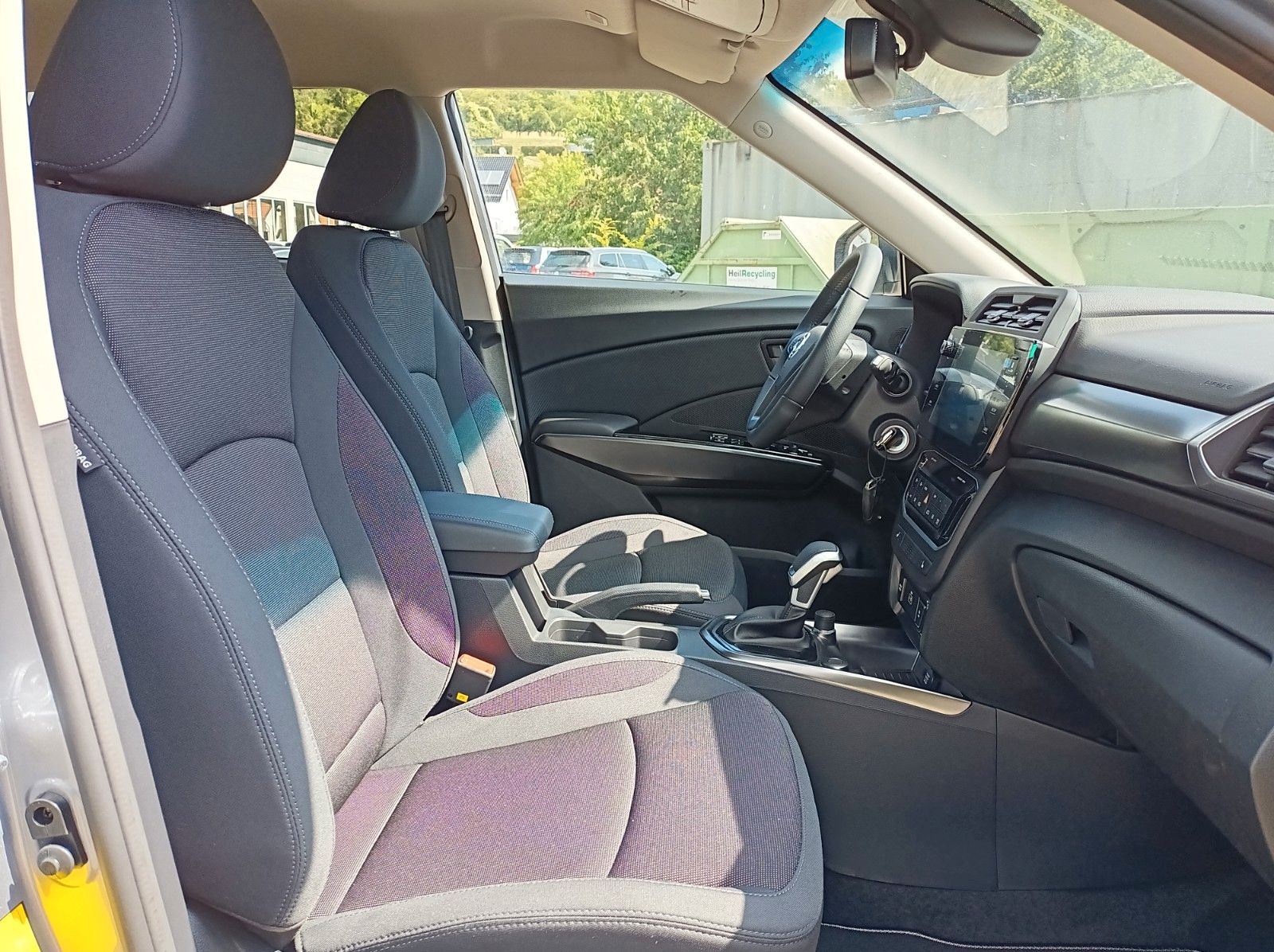 Fahrzeugabbildung KGM TIVOLI 1.5 NOMAD+AUTOMATIK+LM FELGEN+ANDROID++++