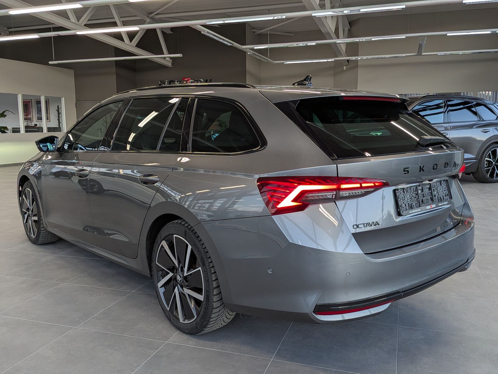 Fahrzeugabbildung SKODA Octavia 2.0 TDI DSG Sportline Matrix AHK 5J-Gara