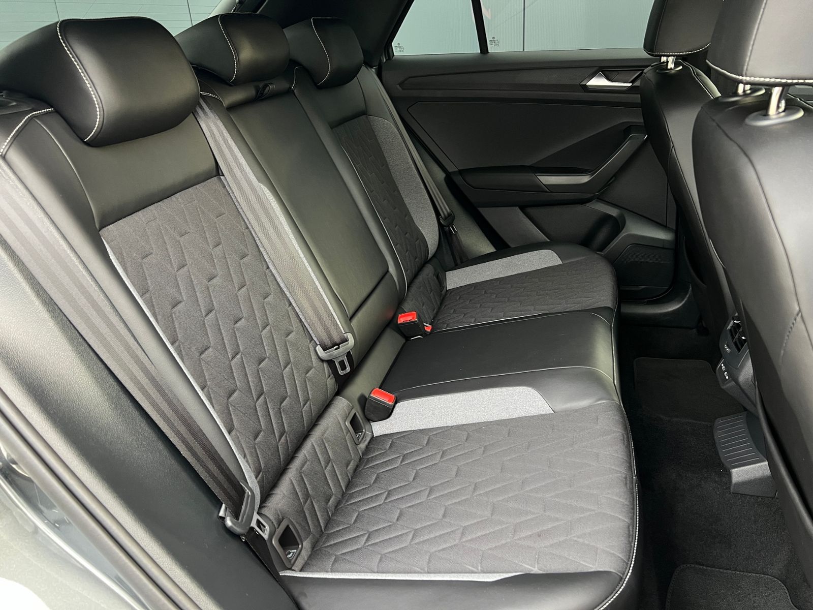 Fahrzeugabbildung Volkswagen T-Roc GOAL 1.0 TSI *Plus-Paket, LED, ACC, Navi,