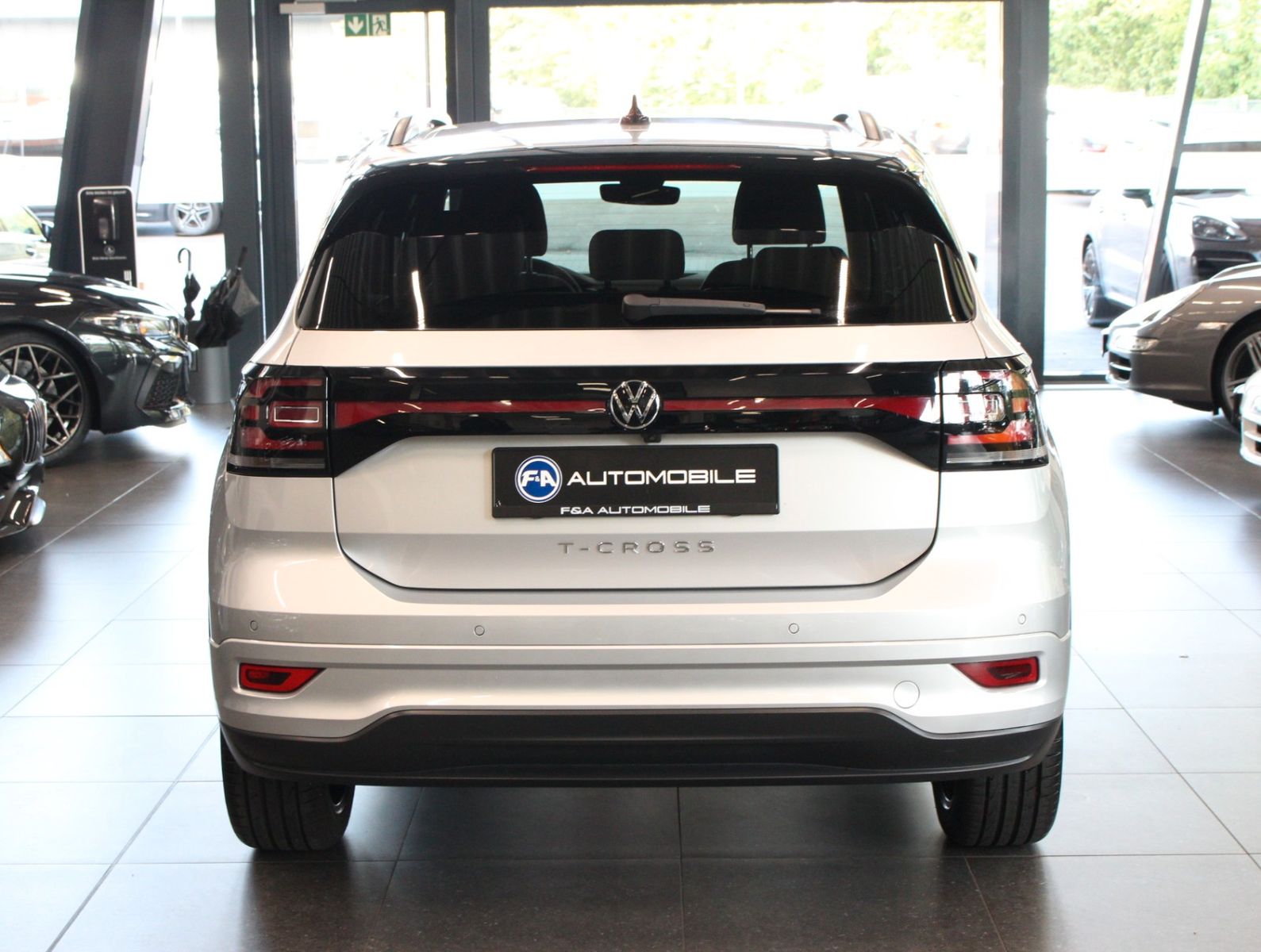 Fahrzeugabbildung Volkswagen T-Cross 1.5 TSI R-Line 1.HAND+ACC+IQ.DRIVE+KMERA