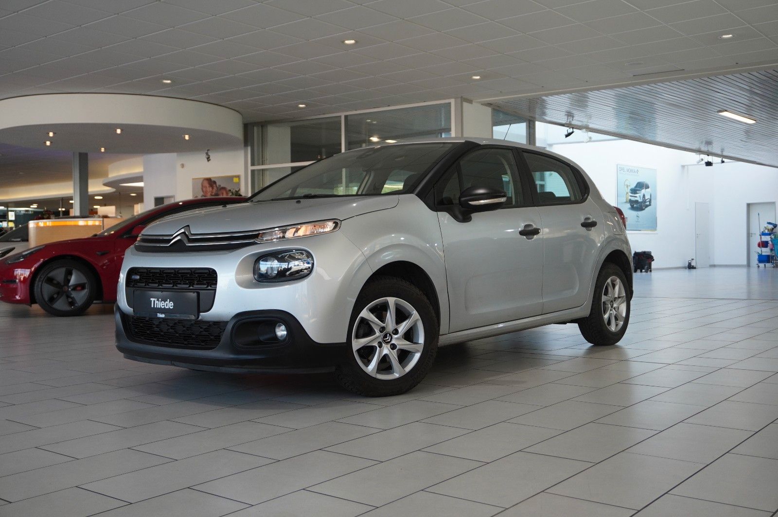 Fahrzeugabbildung Citroën C3 LIM. 1.2 LIVE KLIMA/TEMP./NEBEL/SPORT/USB