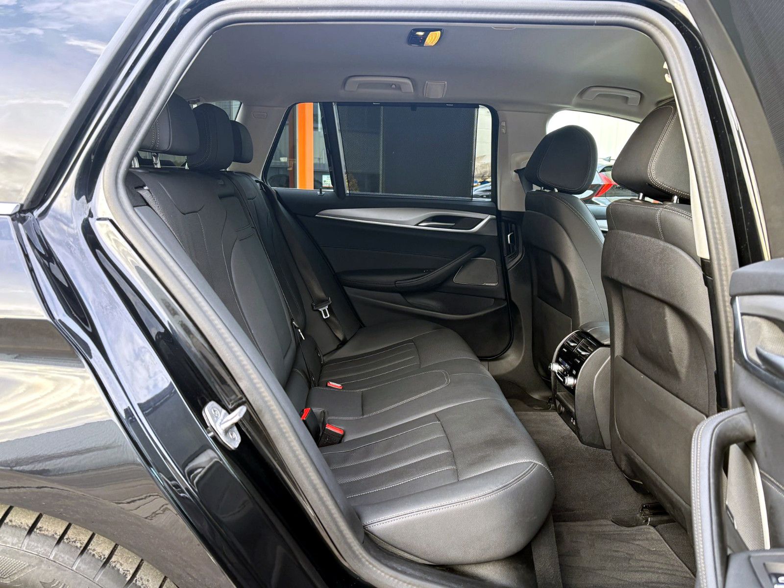 Fahrzeugabbildung BMW 520d Touring Steptr. ACC PDC KAM H&K HUD LED AHK