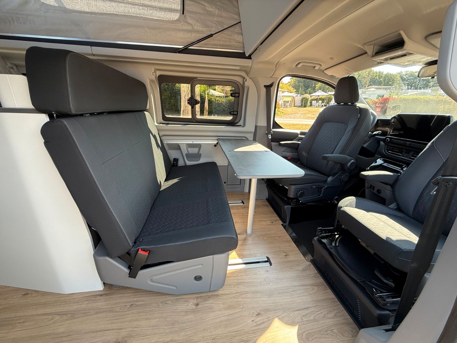 Vehicle image: Ford Nugget L1 Titanium | New Model V710