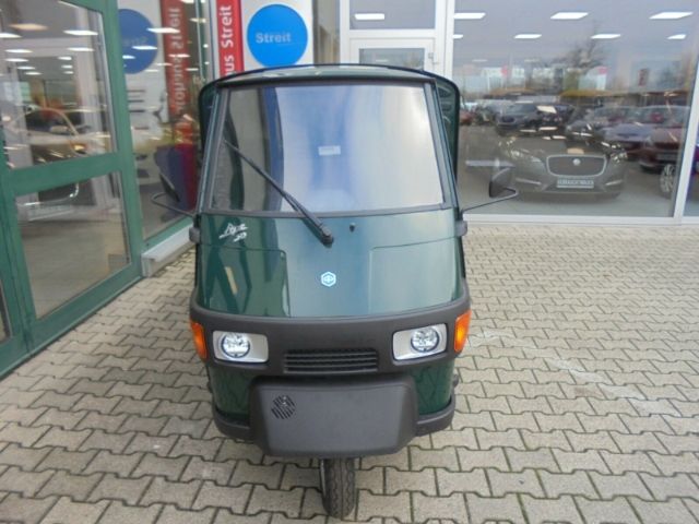 Fahrzeugabbildung Piaggio Ape 50 Kasten grün Unterbodenschutz Chrom-Spiege