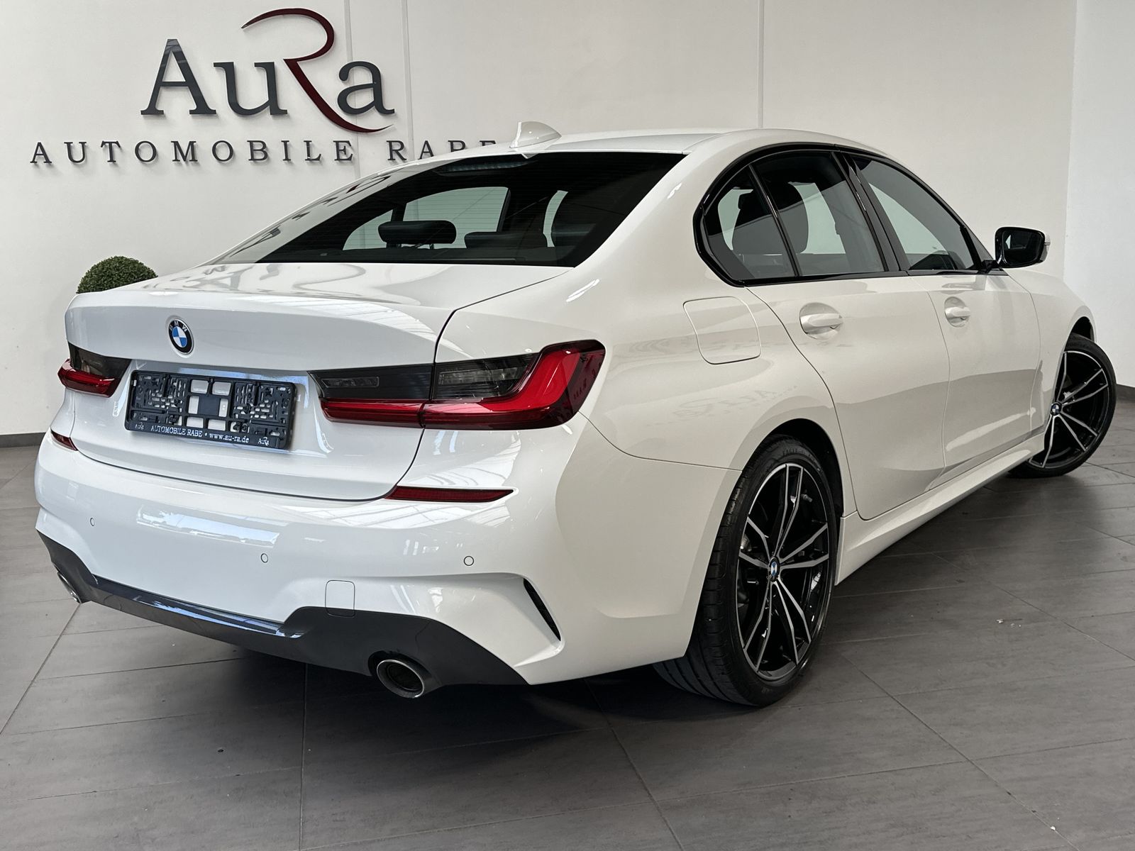 Fahrzeugabbildung BMW 330d Limousine M-Sport NAV+LED+19ZO+LIVE-COCKPIT