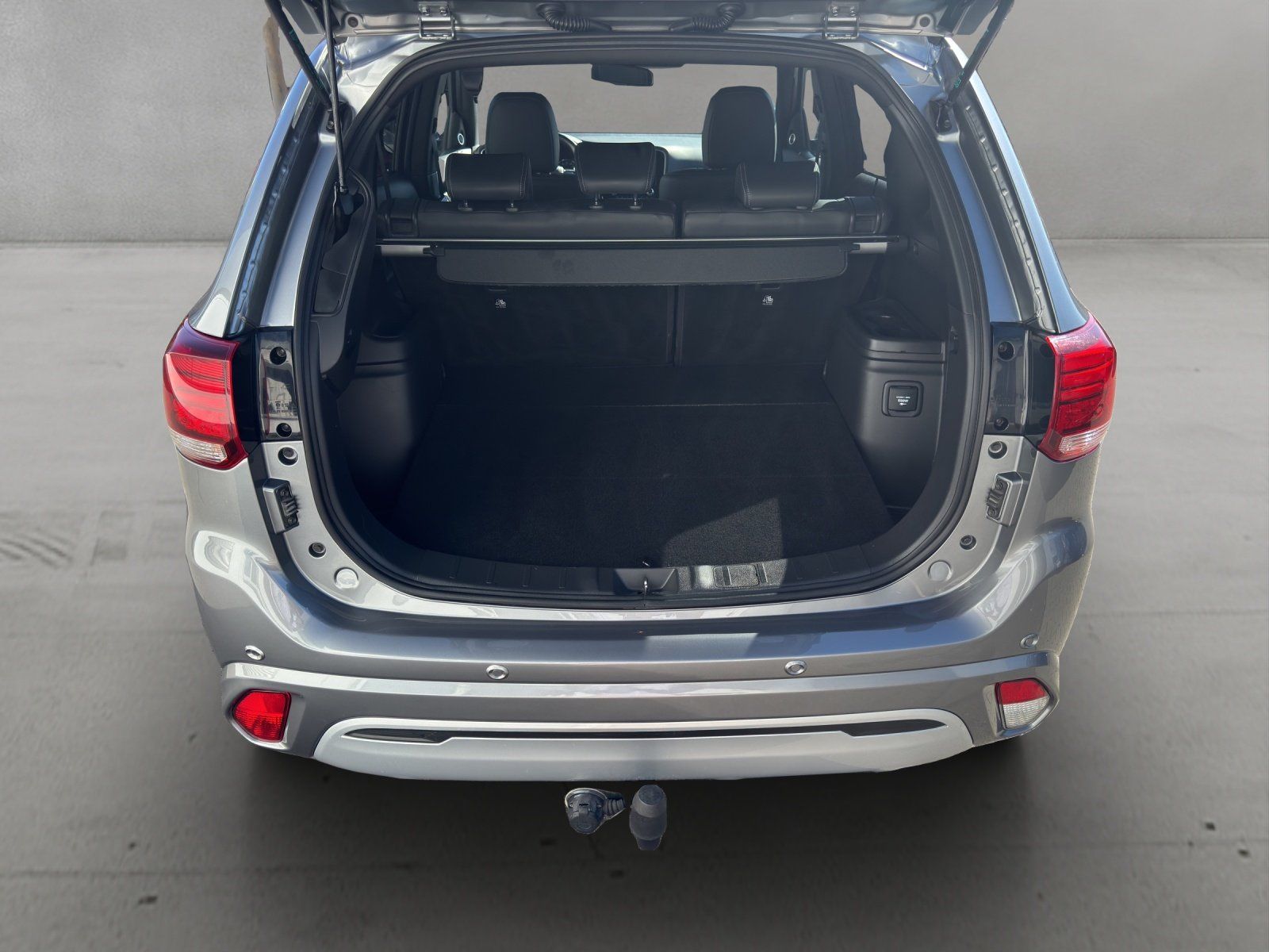Fahrzeugabbildung Mitsubishi Outlander 2.4 PHEV Plug-in Hybrid Top 4WD/VOLL/