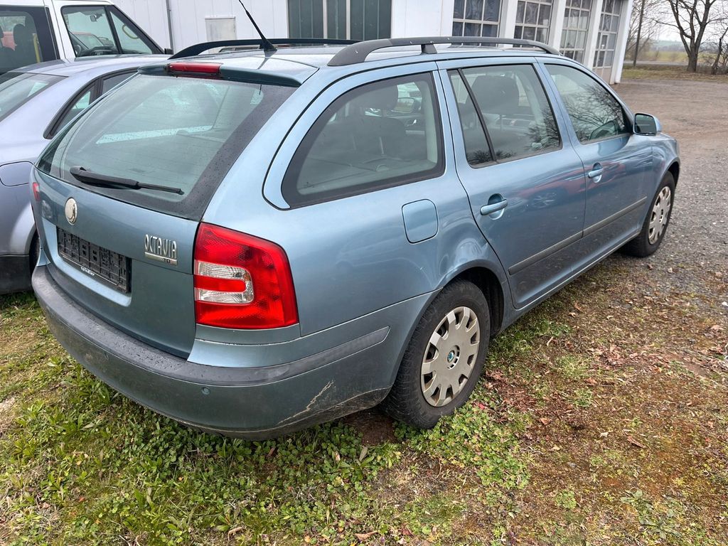 SKODA Octavia Combi 2.0 TDI PD DPF Elegance - Bild 4