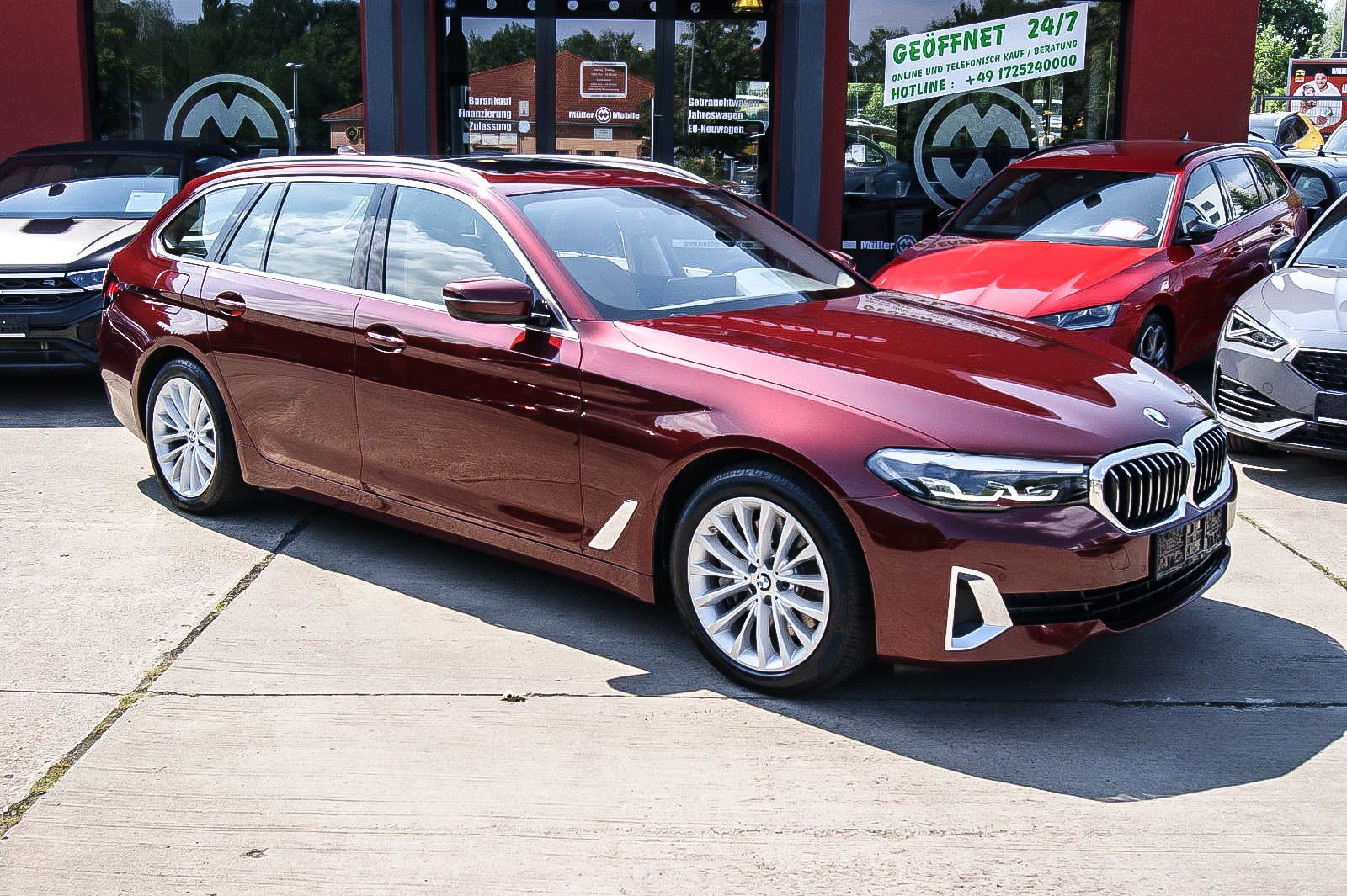 Fahrzeugabbildung BMW 530 d Touring H&K SOUND PANORAMA AVENTURINROT 3