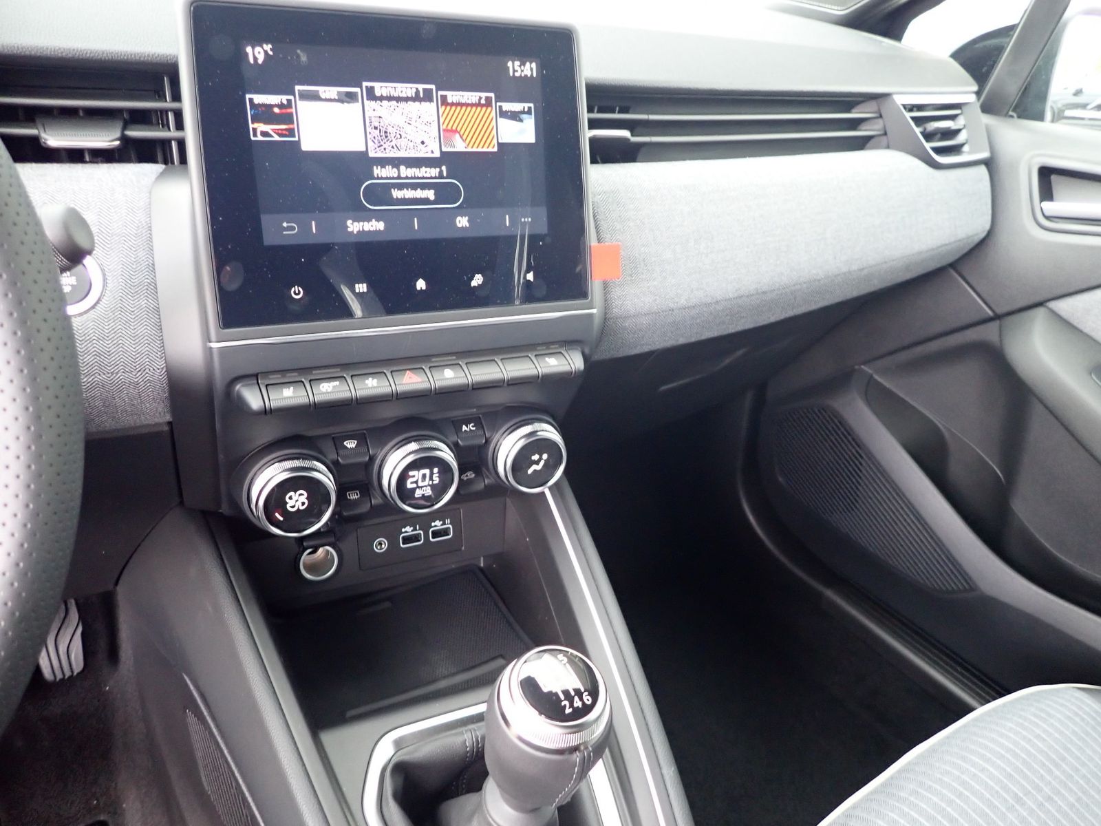 Fahrzeugabbildung Renault Clio Techno TCe 90