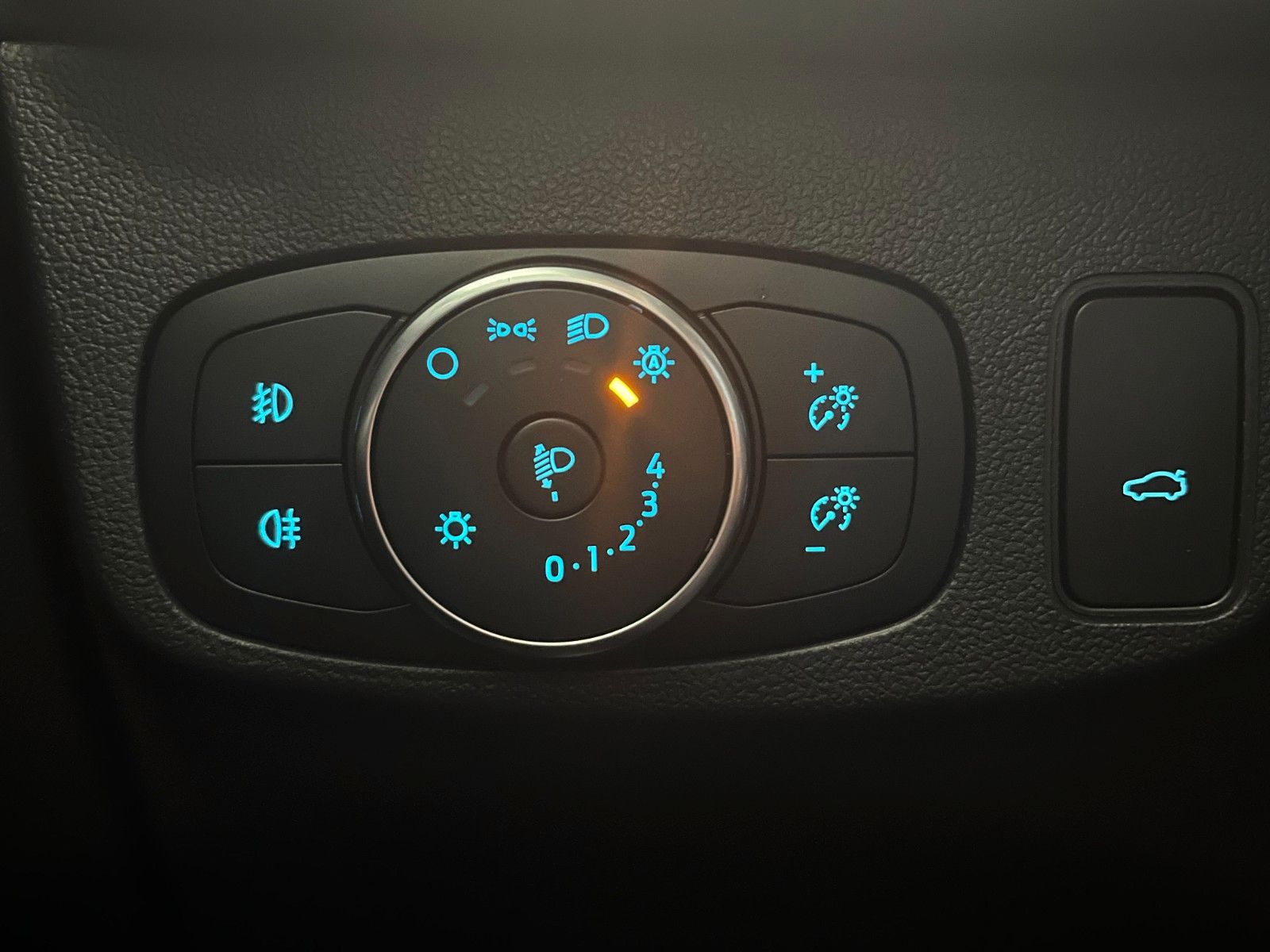 Fahrzeugabbildung Ford Focus ST-Line X LED CAM NAVI WinterPaket uvm.