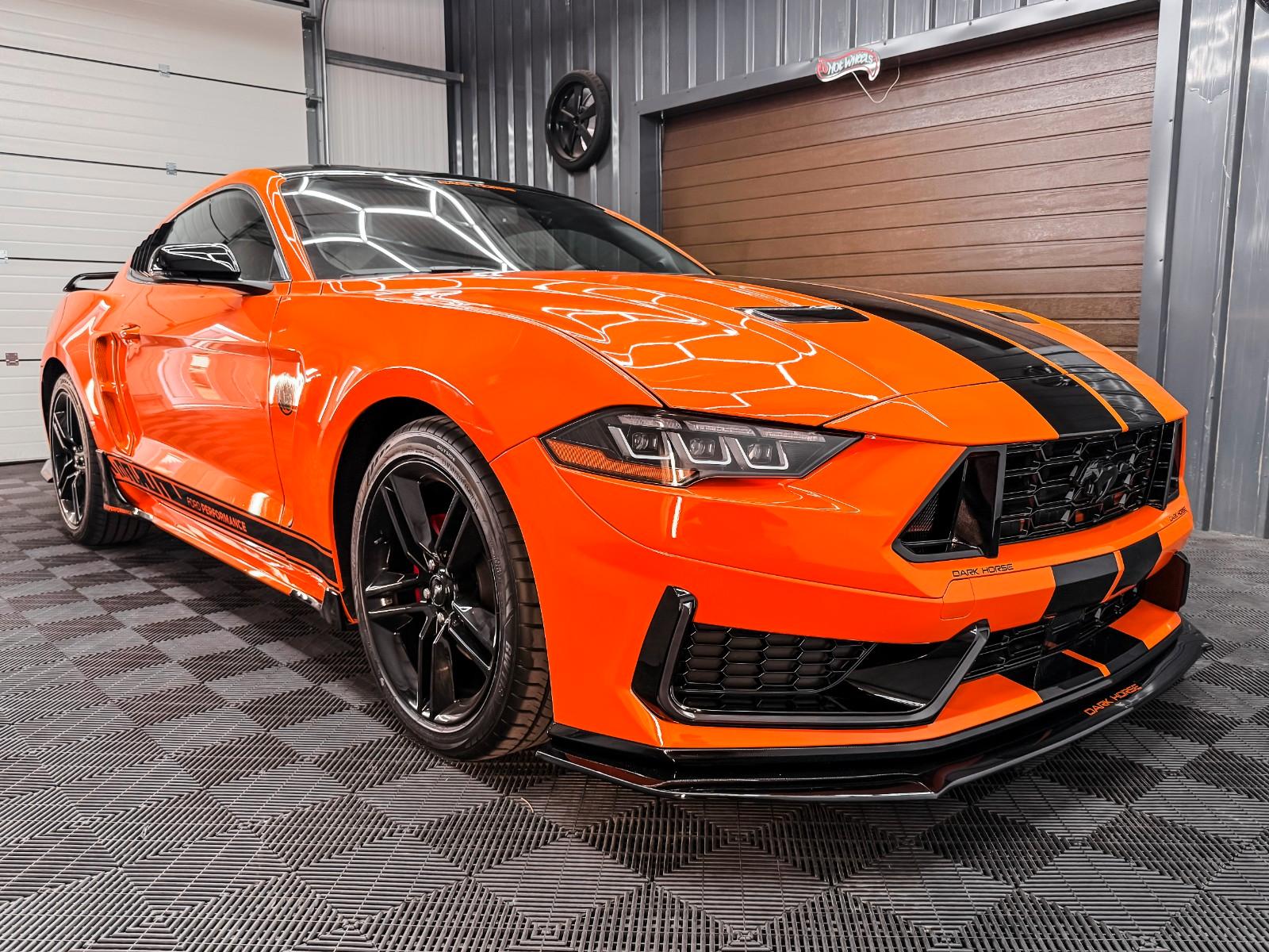 Ford Mustang Dark Horse look, California special
