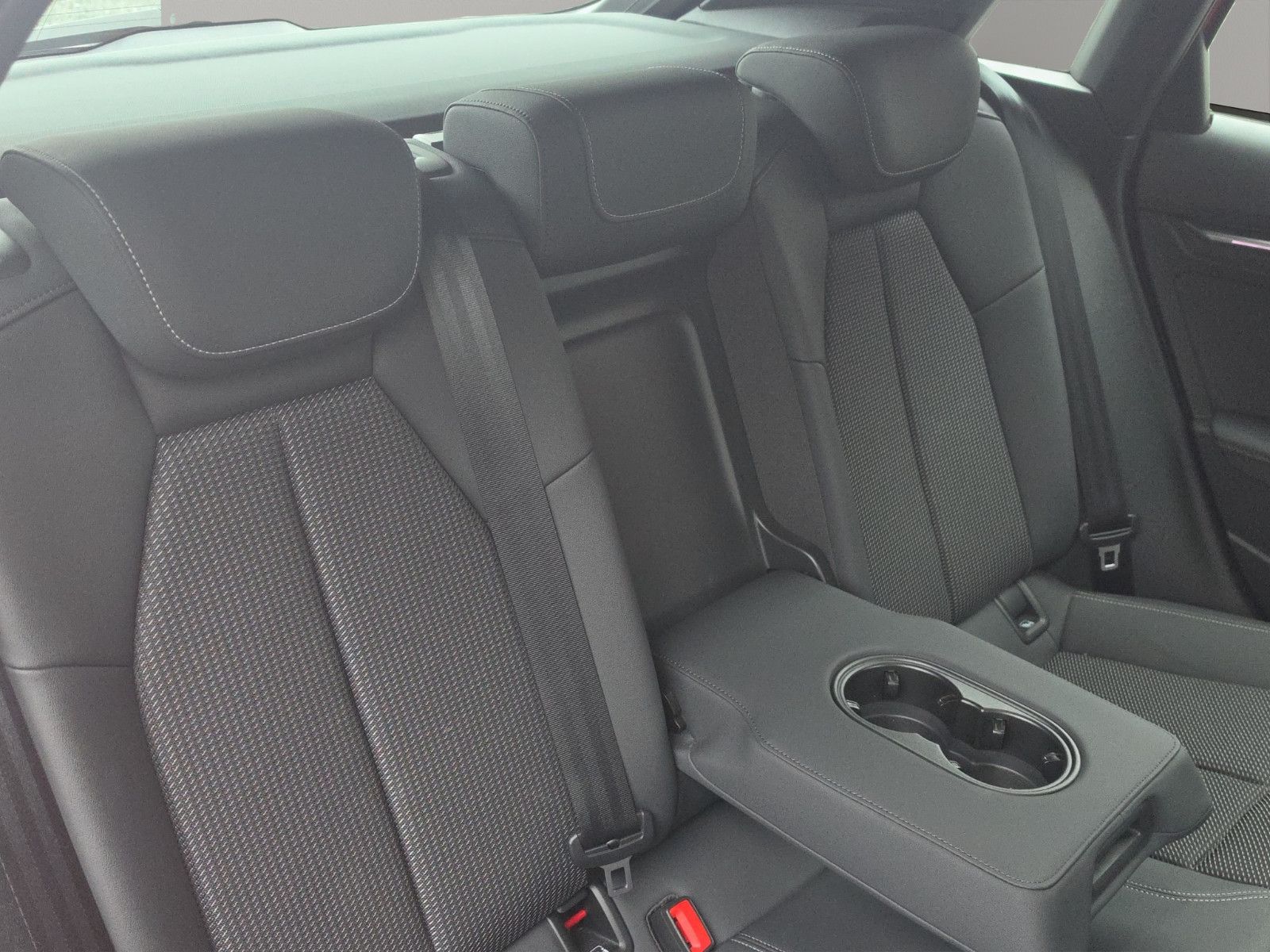 Fahrzeugabbildung Audi A3 Sportback 30 TDI S line LED AHK Kamera