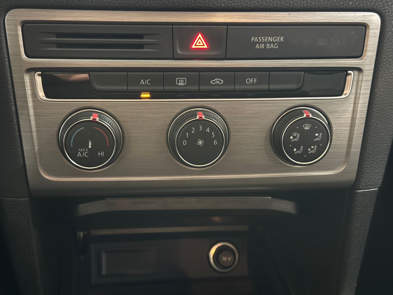 Fahrzeugabbildung Volkswagen Golf 7 TSI SPORTSVAN COMFORTLINE MEDIA PAKET 1.H