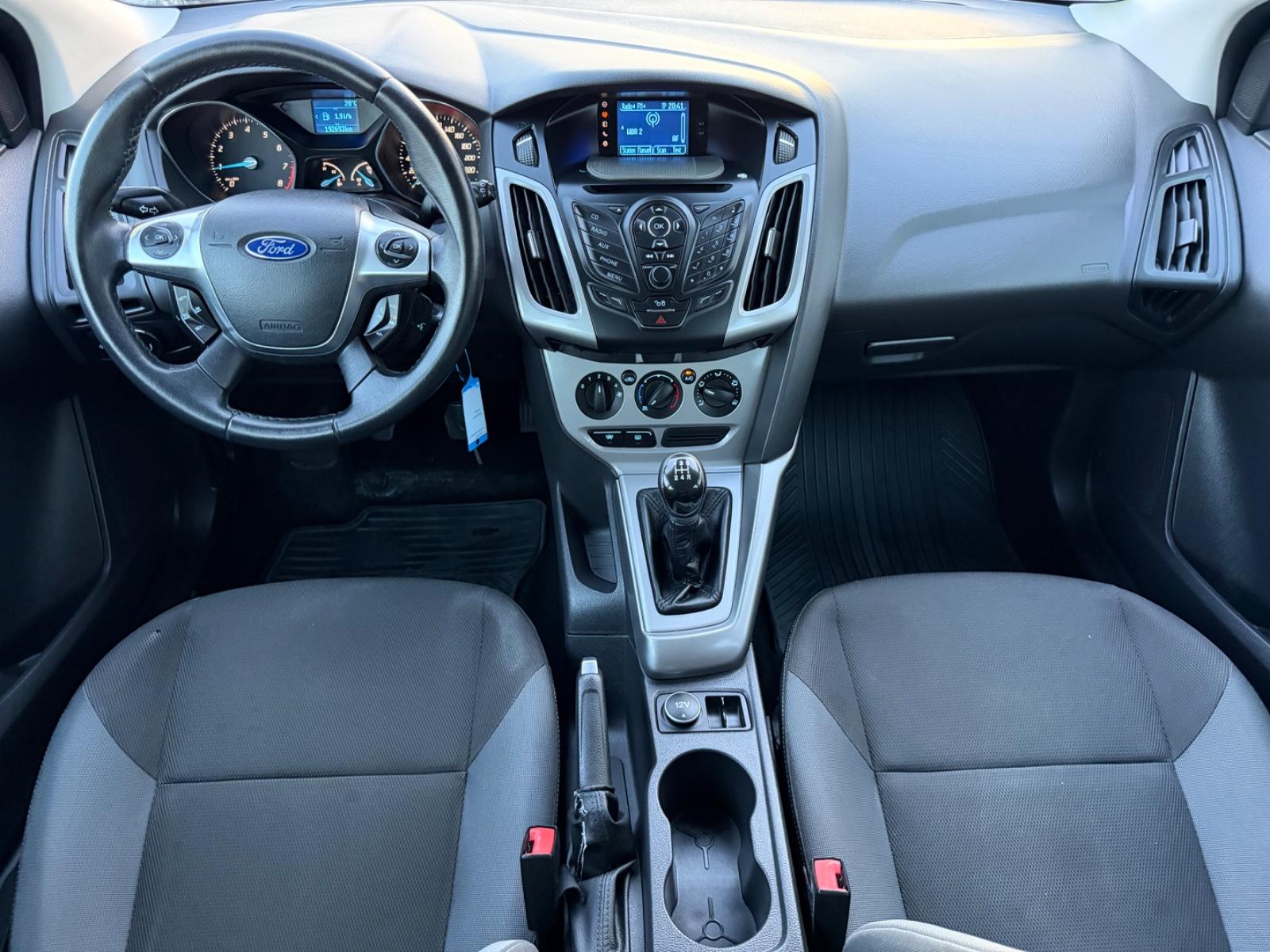 Ford Focus 2011 — photo 10