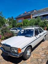 Mercedes-Benz Mercedes 200 Oldtimer Typ 123 Benzin  1.Ha... - Mercedes-Benz 200 aus 1980