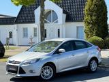 Ford Focus Lim. Titanium*SERVICE NEU* - Ford aus 2011