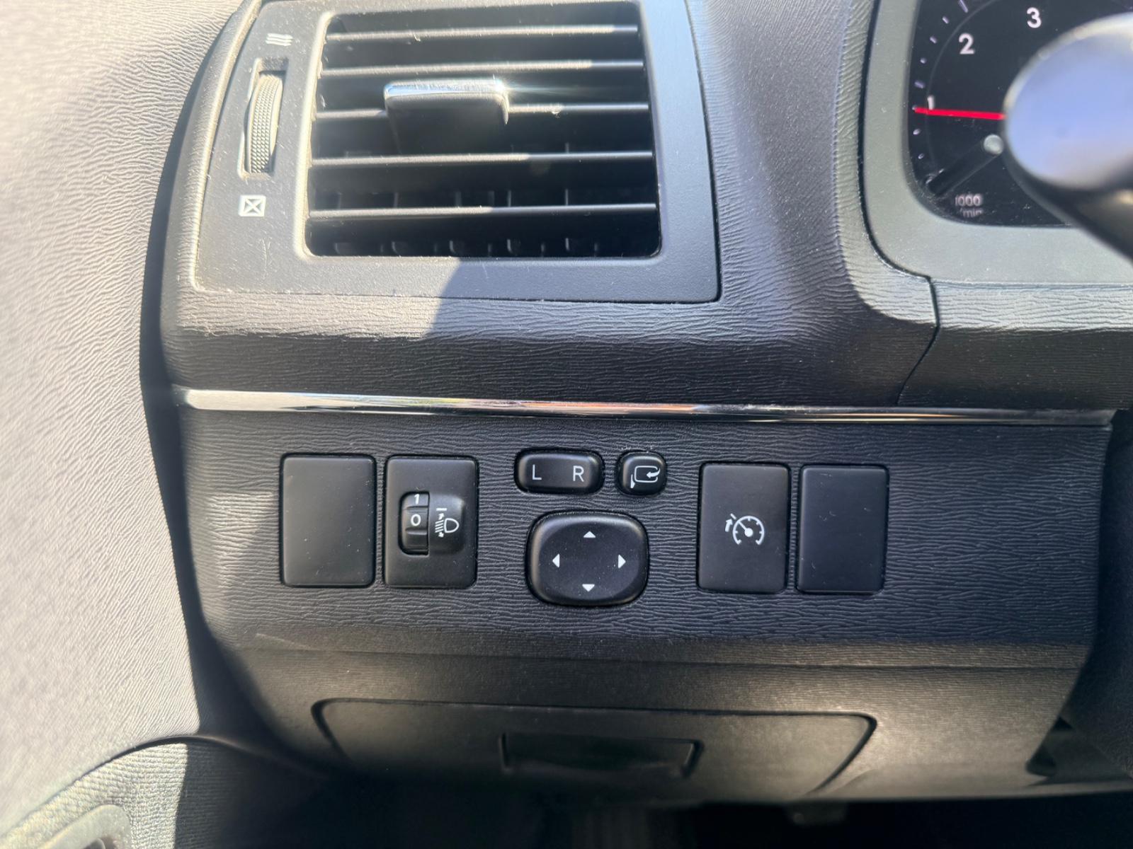 Toyota Avensis 2014 — photo 15