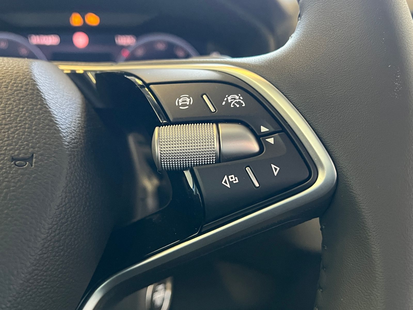 Fahrzeugabbildung SKODA Karoq DRIVE 1.5 TSI DSG *AHK, ACC, LED, Virtual