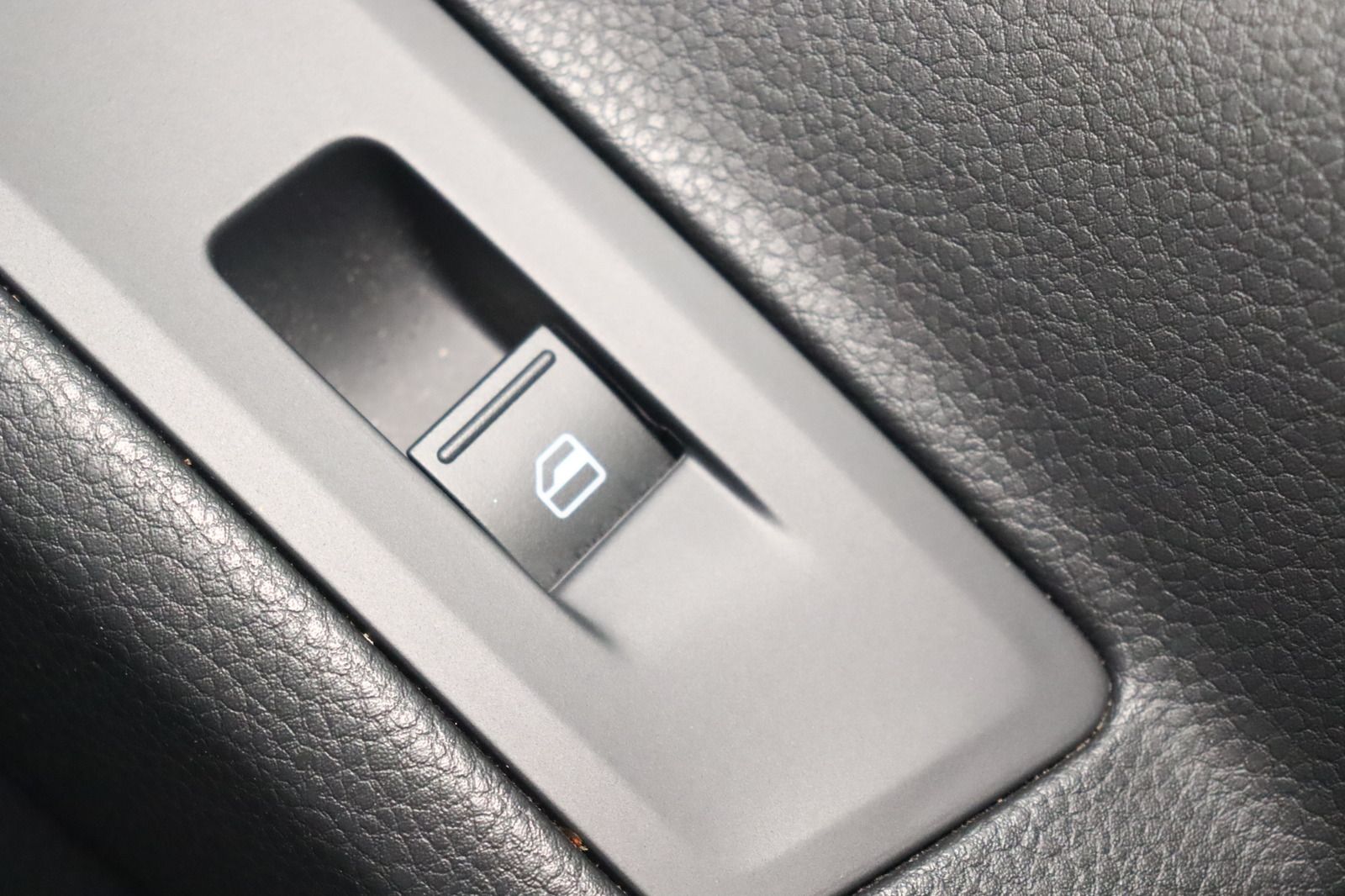 Fahrzeugabbildung Volkswagen Tiguan 1.4 TSI * HU/AU 09.2027