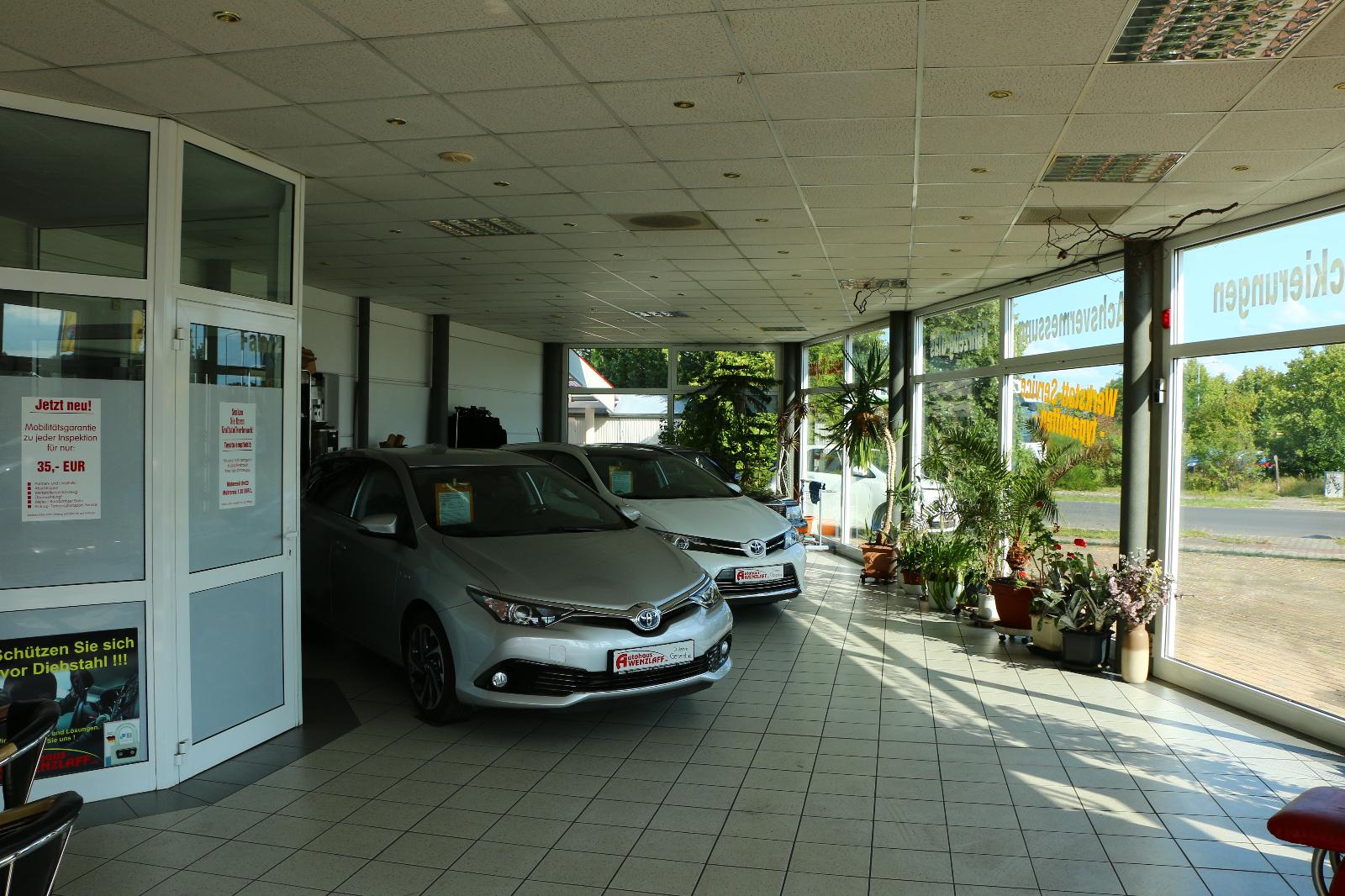 showroom-image-top