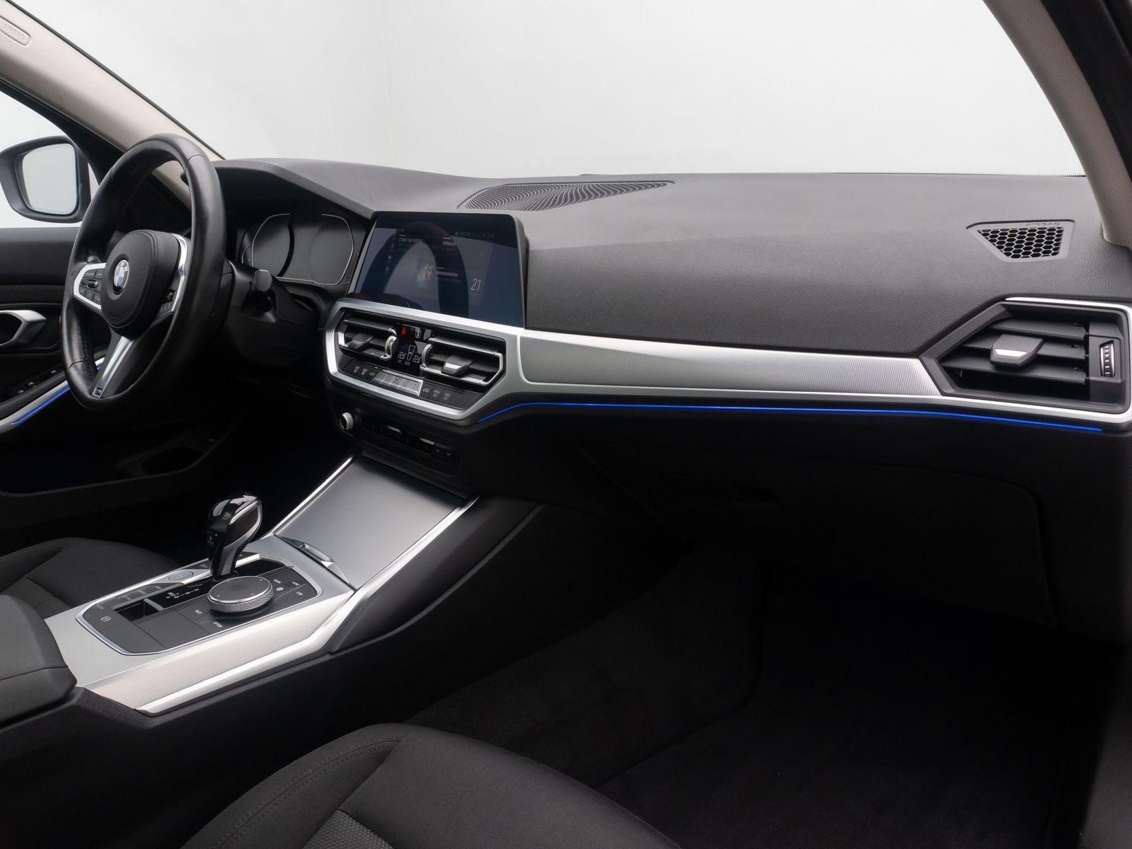 Fahrzeugabbildung BMW 330i AHK Kamera DAB Laser Panorama M Sport HIFi